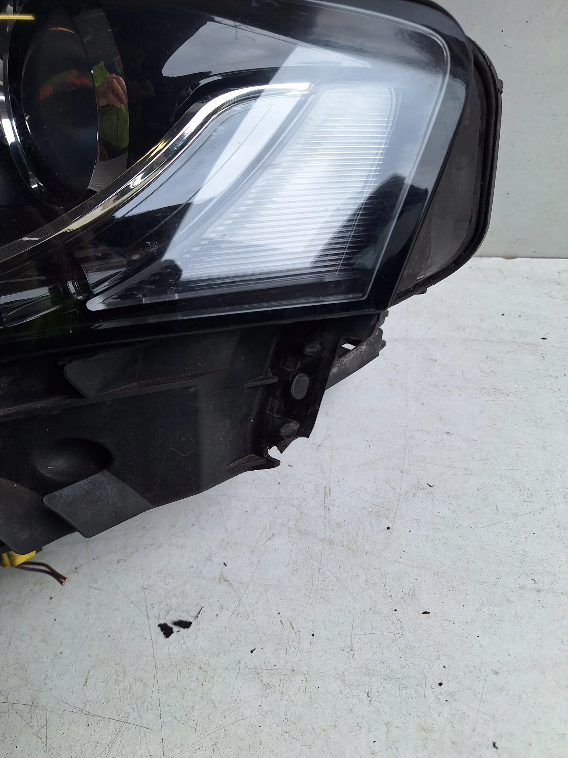 AUDI A4 B8 8K 08-11 light left XENON + support UK