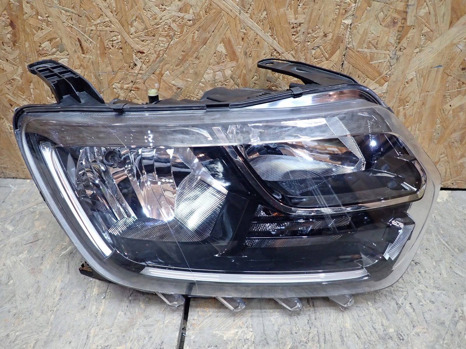 light right REFLEKTOR right LED DACIA DUSTER 2 II HM 2017-2021R 260101133R