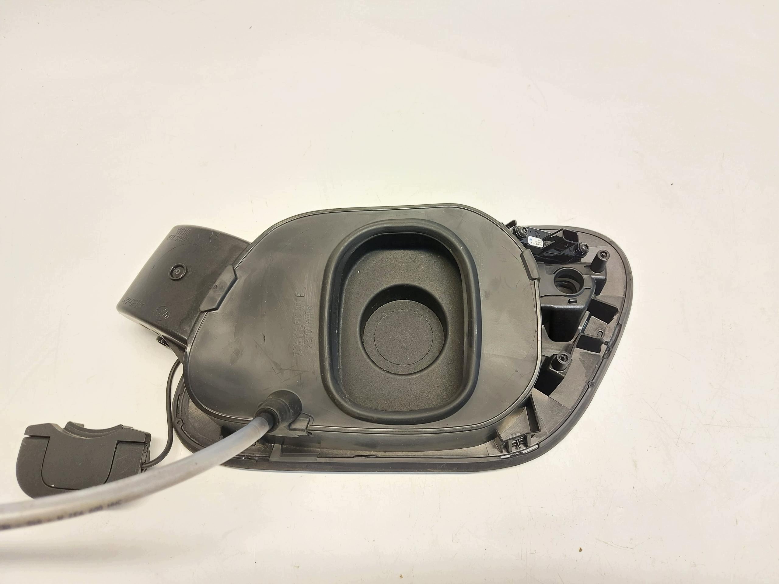 VW ID4 11A , 2024r SUV 5D adapter punjenja vratašca goriva