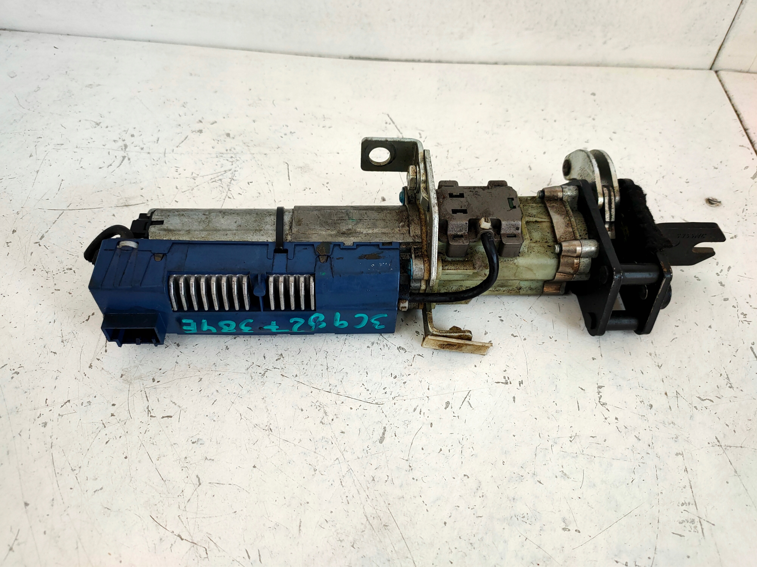 ПРИВІД ЗАКРИЛКА ПРАВИЙ 3C9827384E VW PASSAT