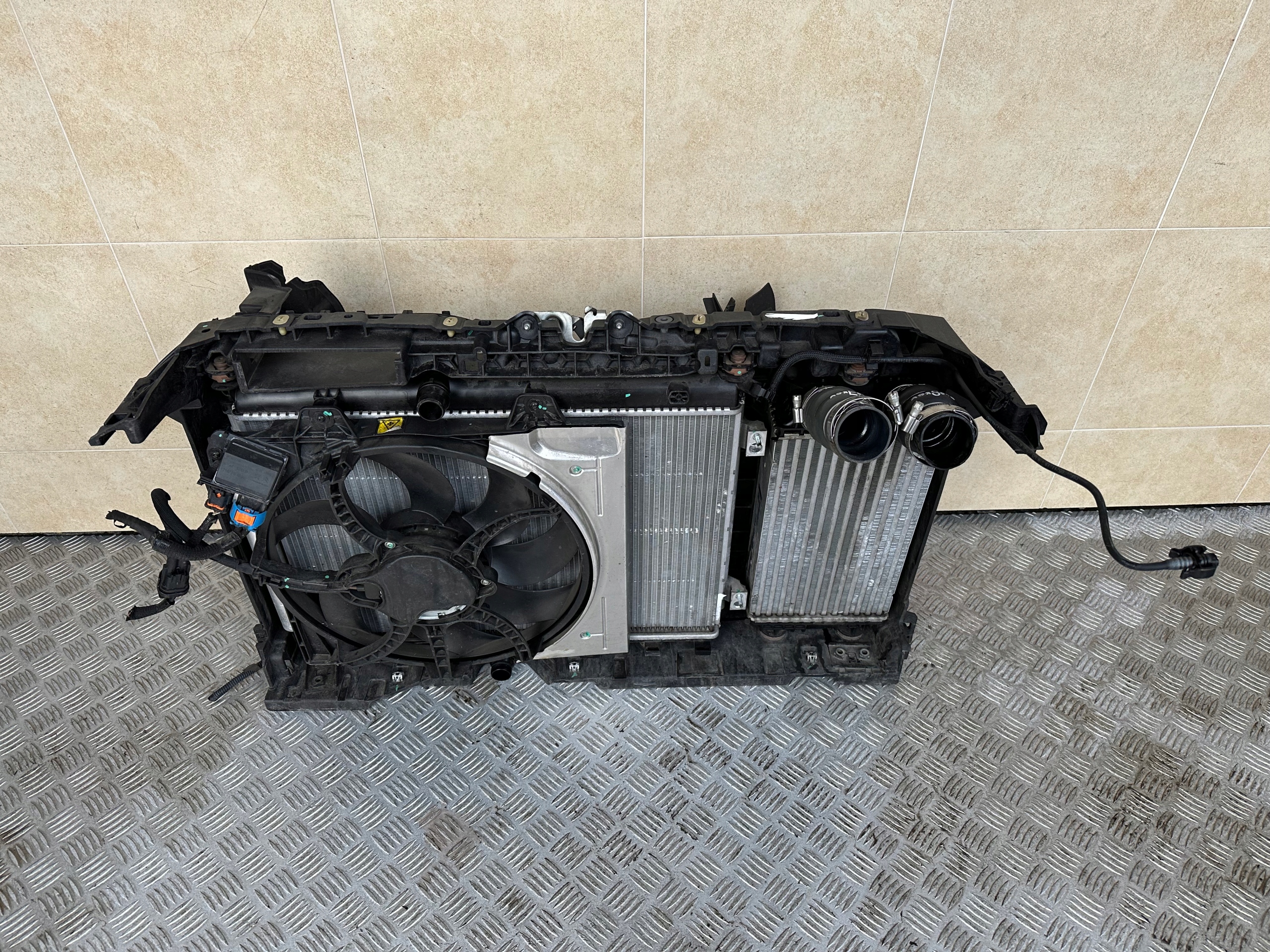 PAS PRZEDNI CHŁODNICE CITROEN DS3 CROSSBACK Producent części Citroen OE