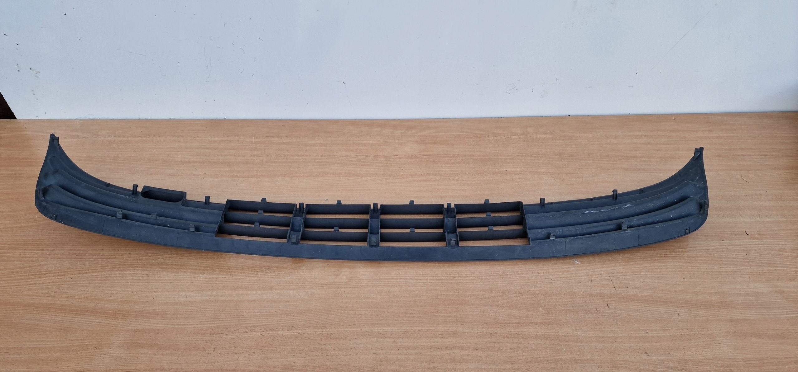 FORD MONDEO MK1 LÜFTUNGSGITTER DER STOSSSTANGE MITTE VORNE