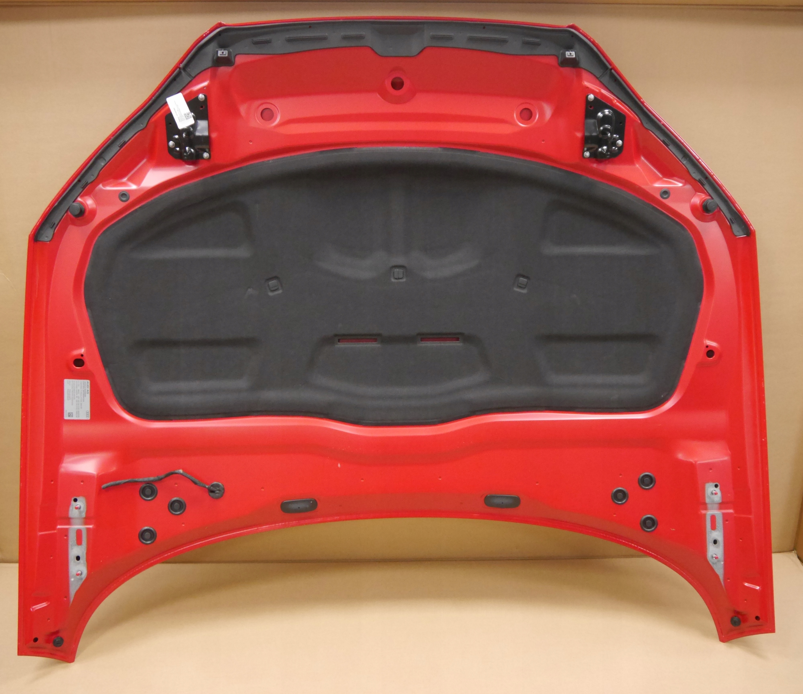 AUDI A5 8W MASKA POKRYWA SILNIKA LY3U Kolor czerwony