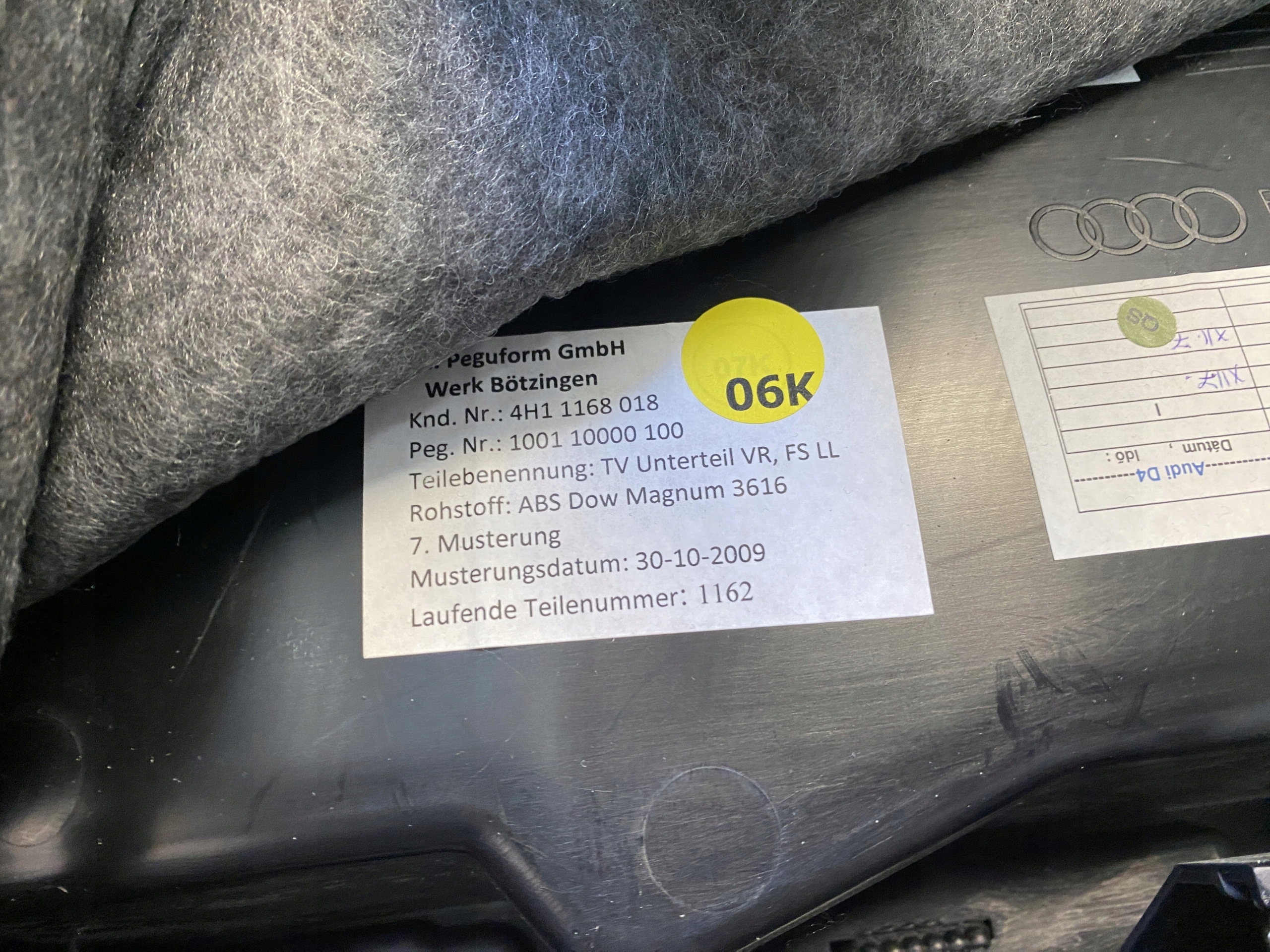 AUDI A8 4H D4 side door left front leather