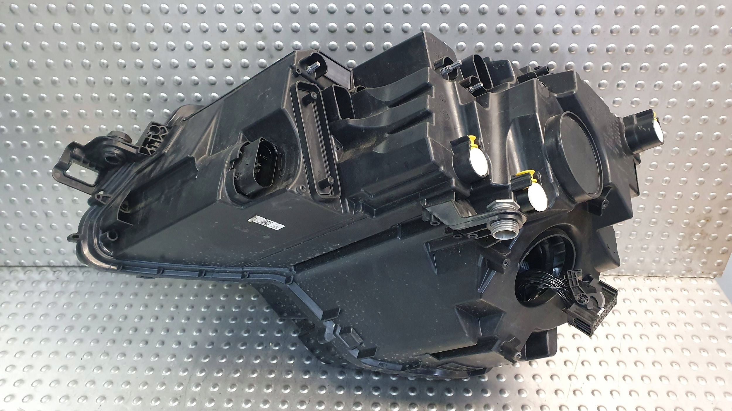 light front right SKODA KAROQ 57B941016F 17
