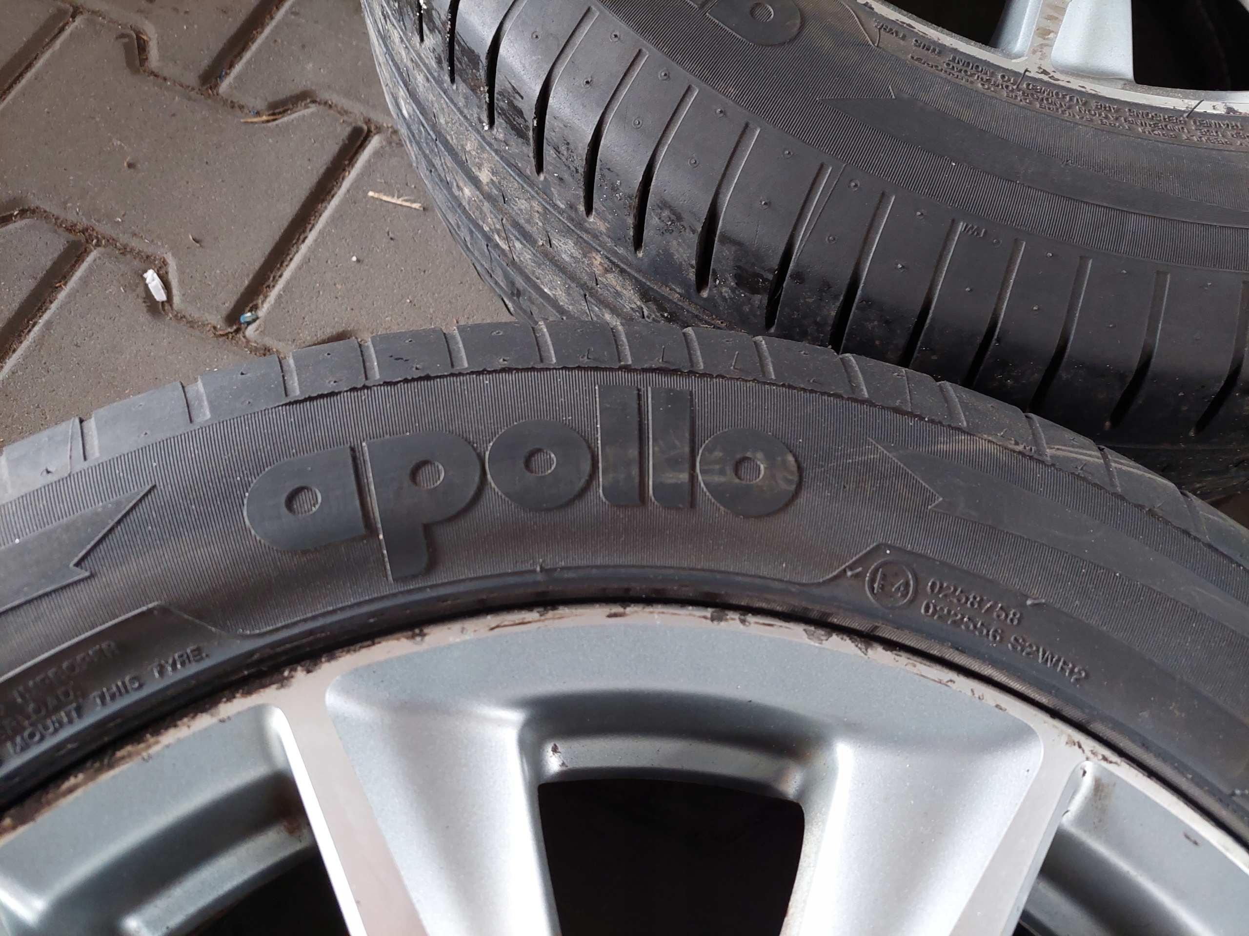 discs disc wheels tyres 225/55 R 17 INFINITI Q50