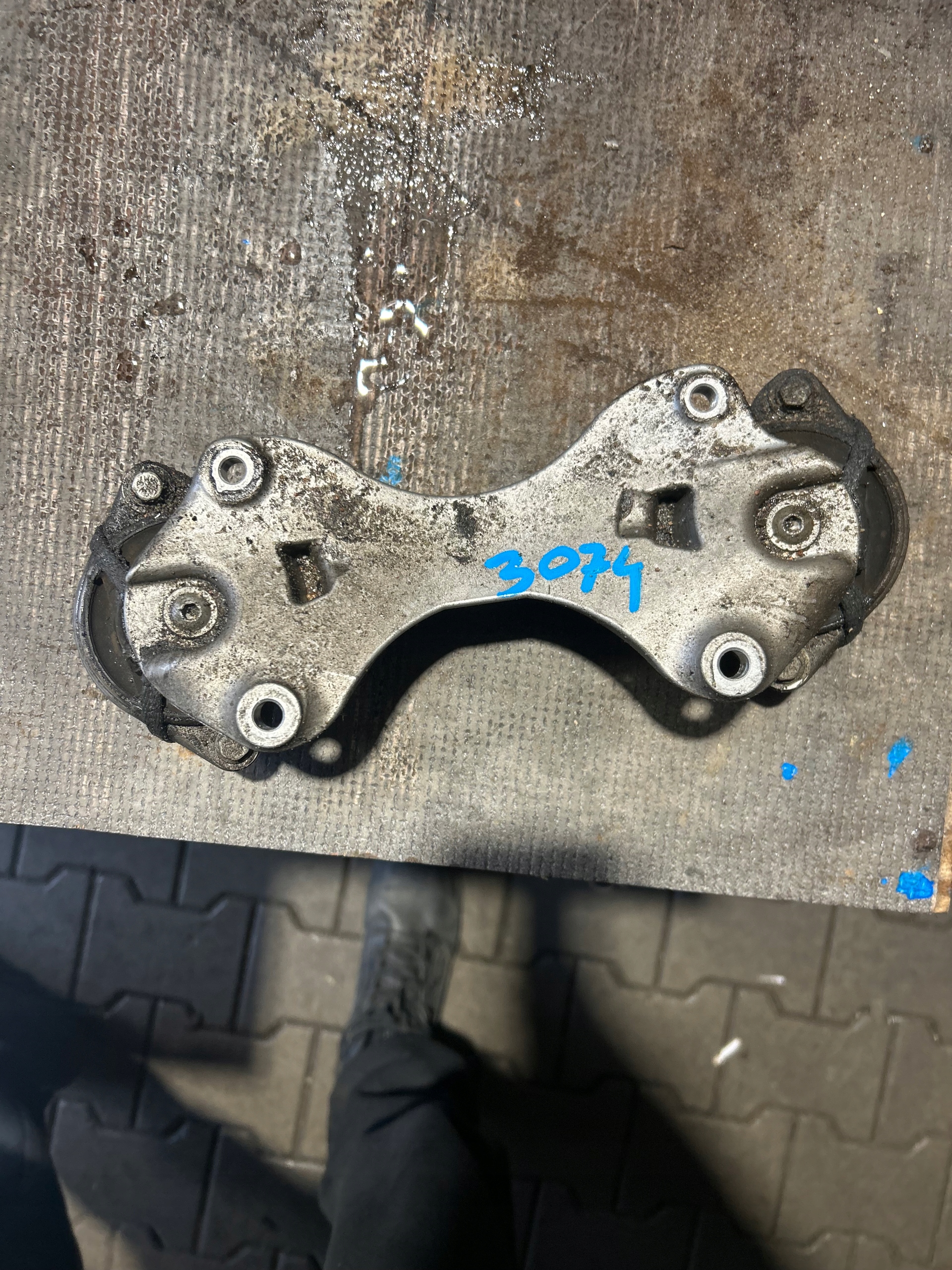 3074. Support Airbag MERCEDES A2132400300