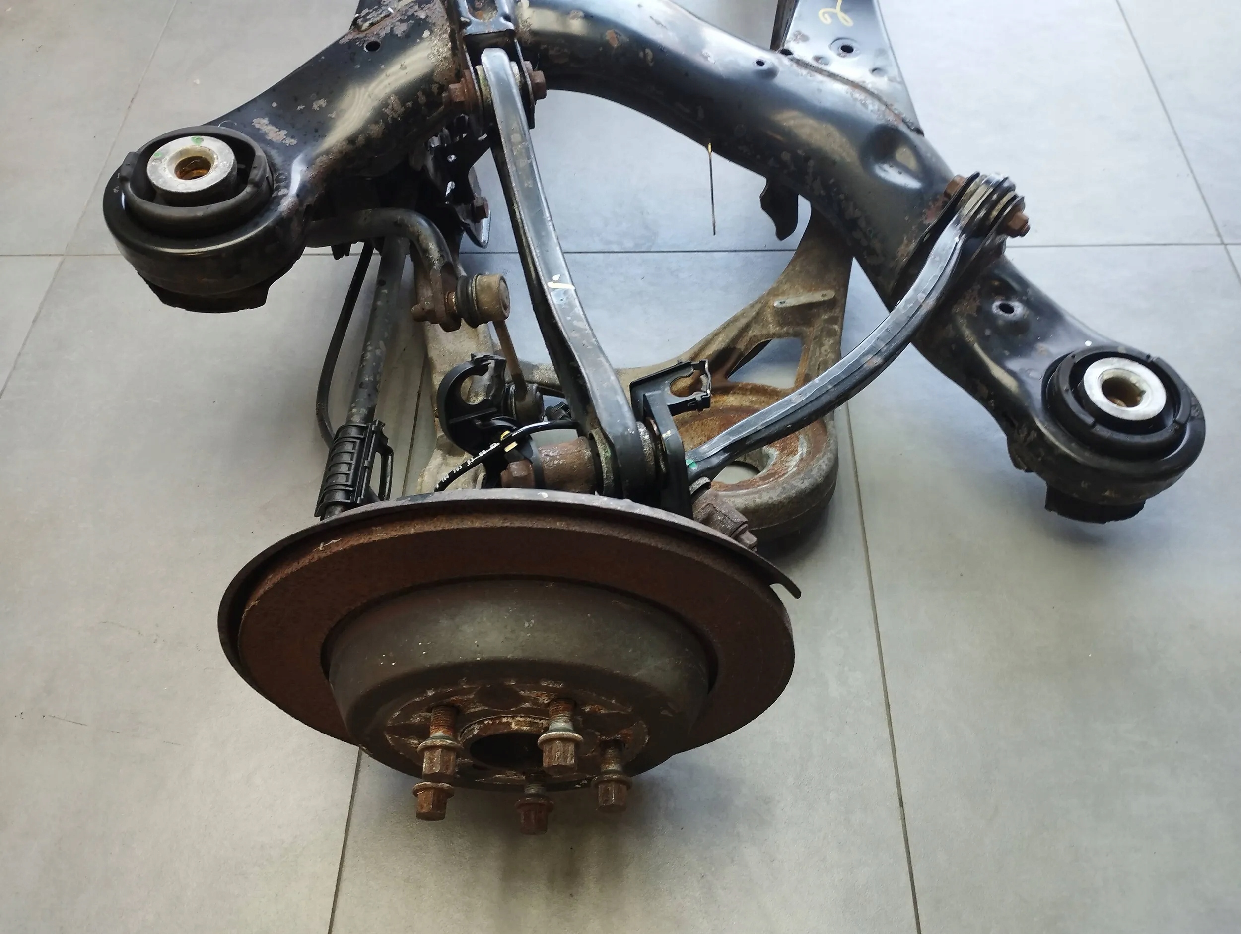 Mercedes-Benz ML W164 BELKA OŚ ZAWIESZENIE TYŁ Numer katalogowy oryginału 164R