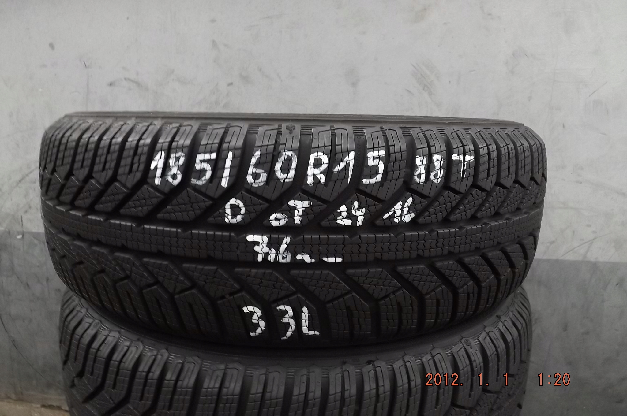 [33L] 4XZIMA 185/60R15 88T SEMPERIT MASTER-GRIP 2 & Marka Semperit