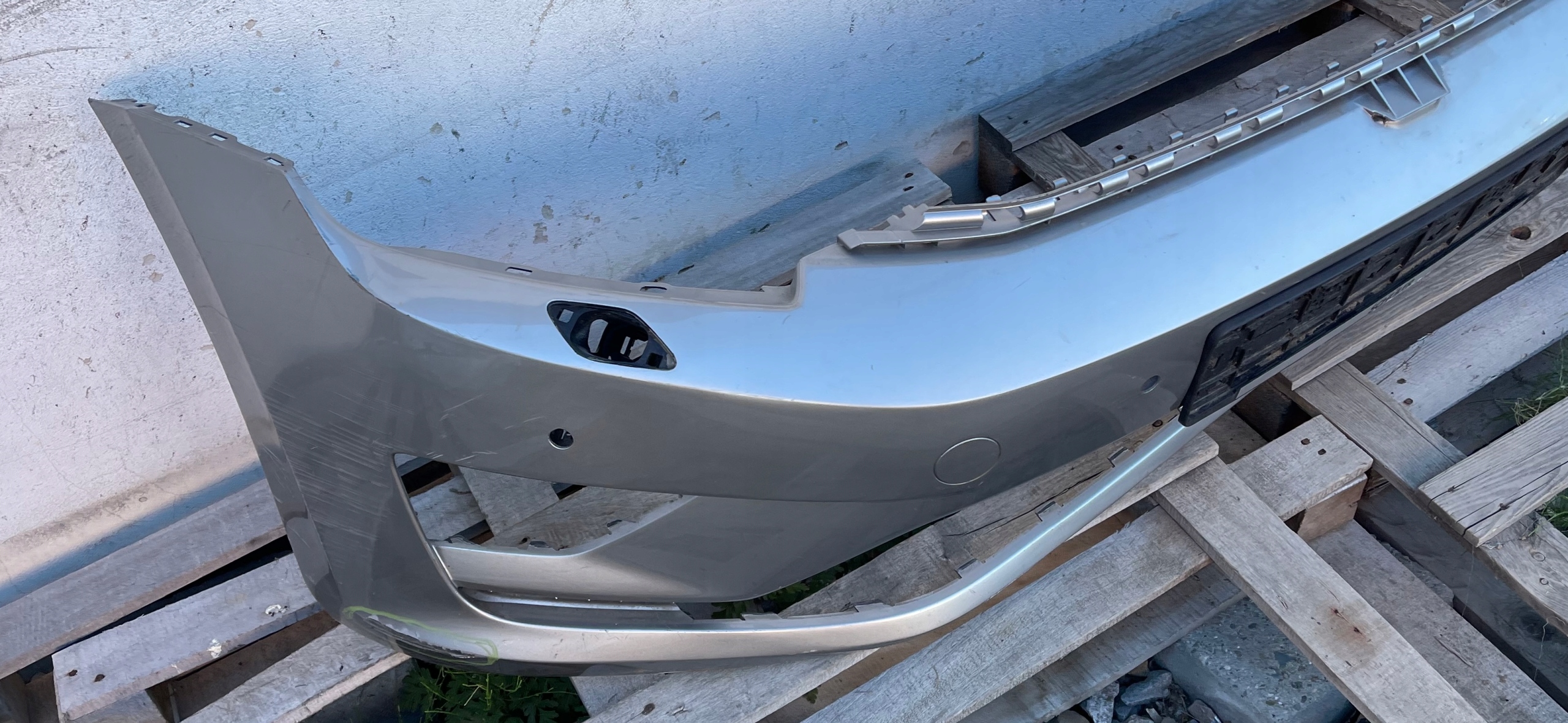 VW GOLF VII SPORTSVAN 2014 - bumper front front PDC washers