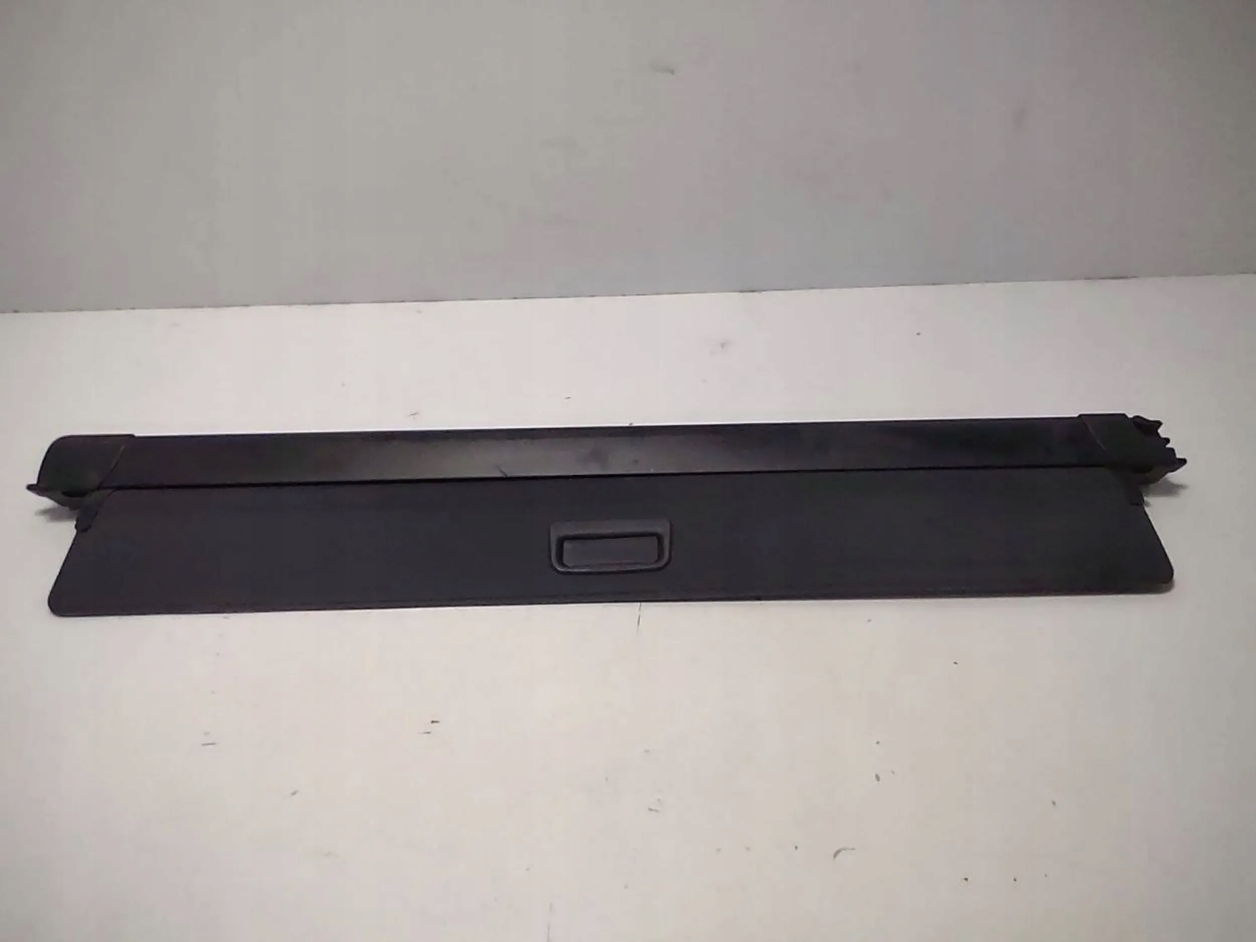 ROLETA BAGAŻNIKA RANGE ROVER VELAR L560 J8A2-46668-A