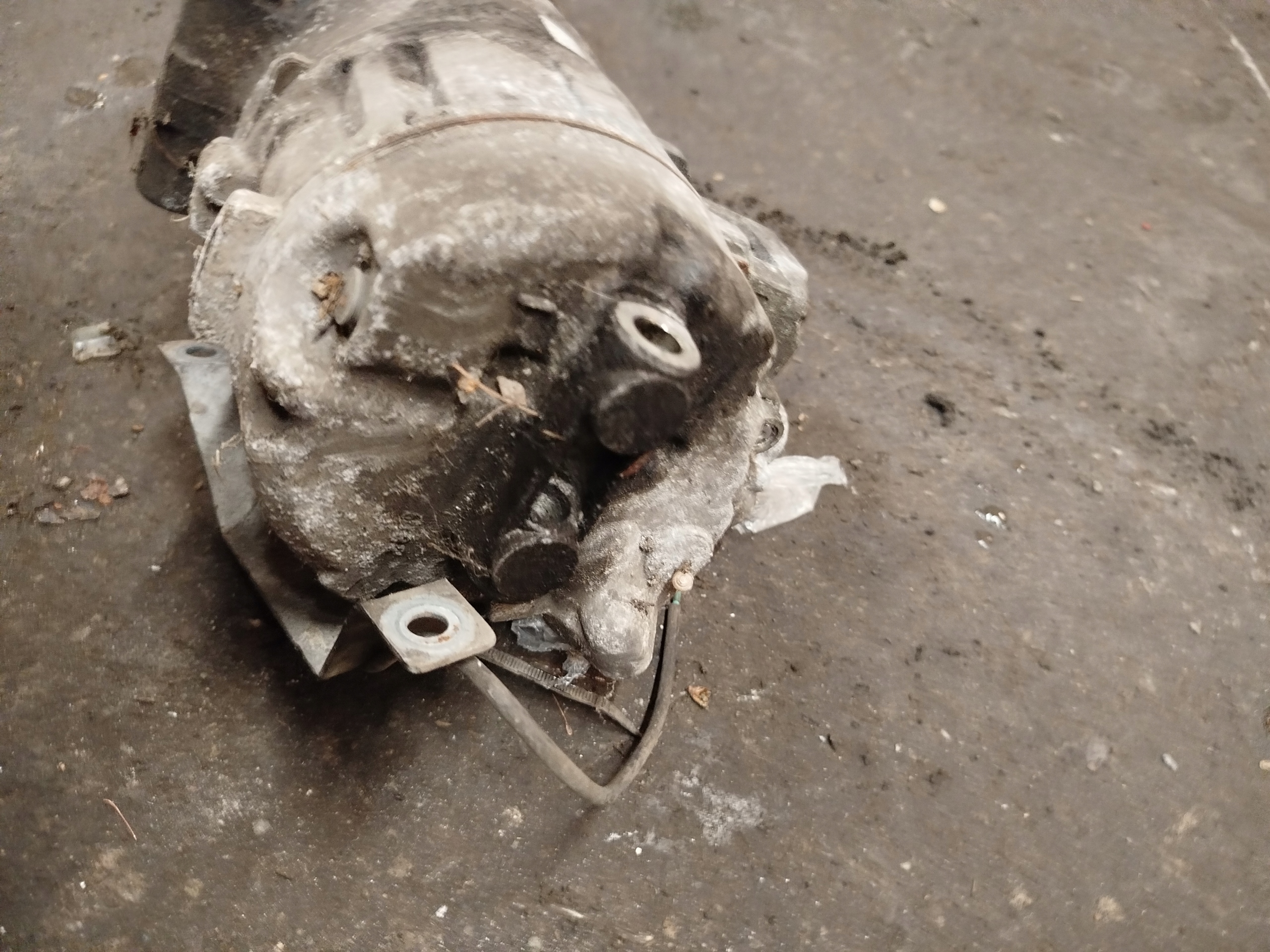 Компрессор кондиционера vw PASSAT B5 1.9 8D0260808