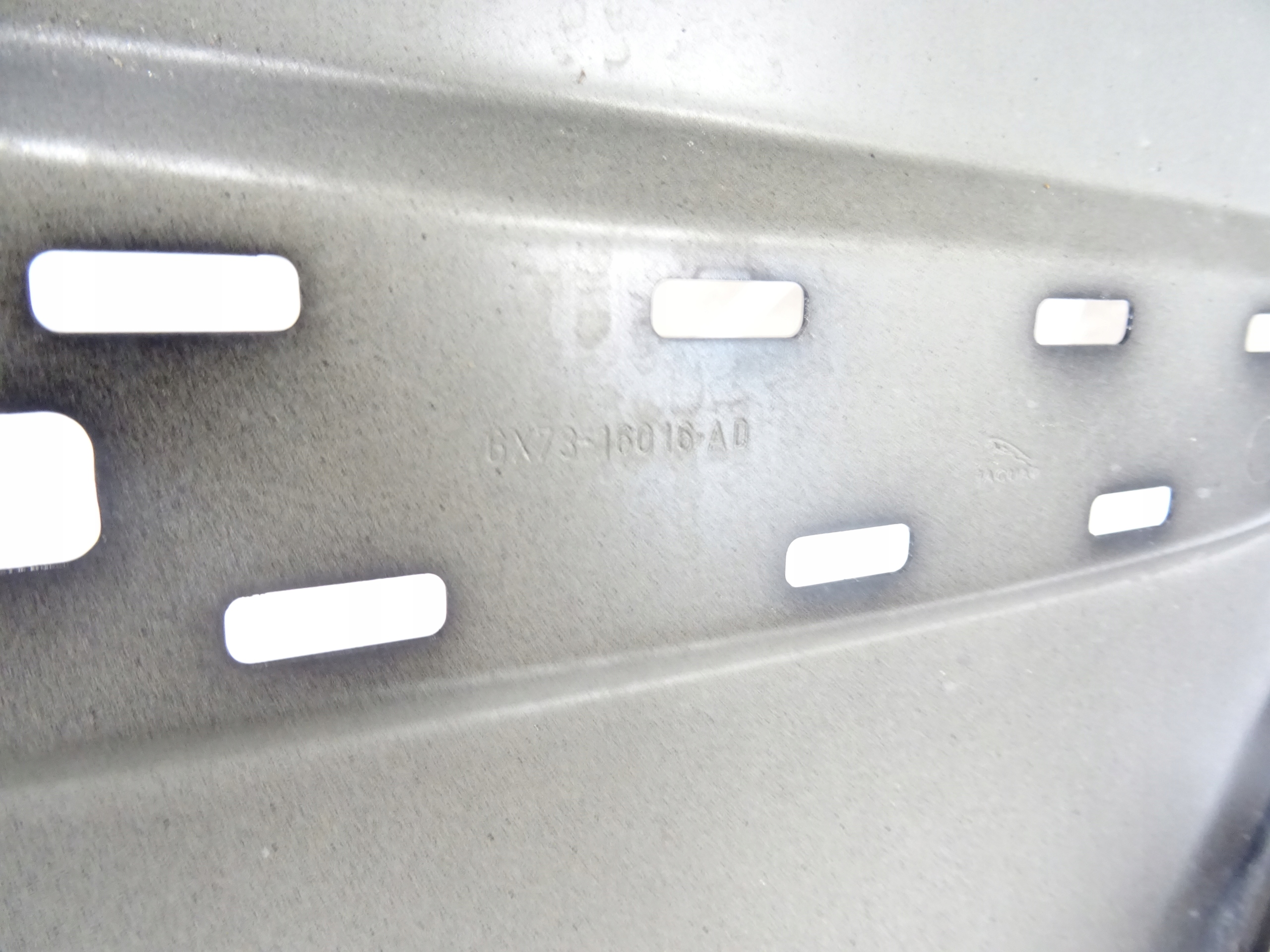JAGUAR XE X760 left fender front front