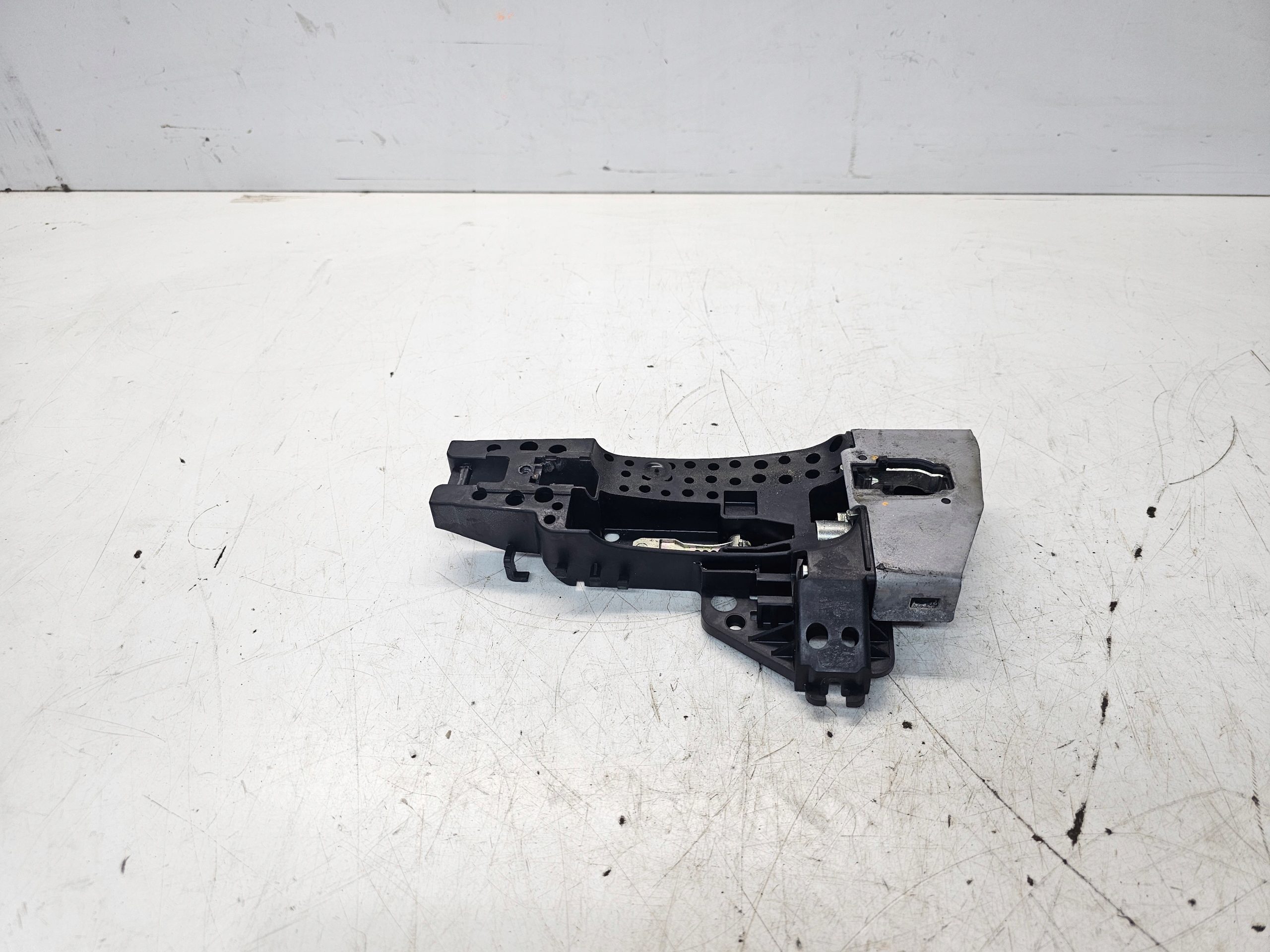 holder handles left front AUDI A1 A4 A5 Q5 8T1837885