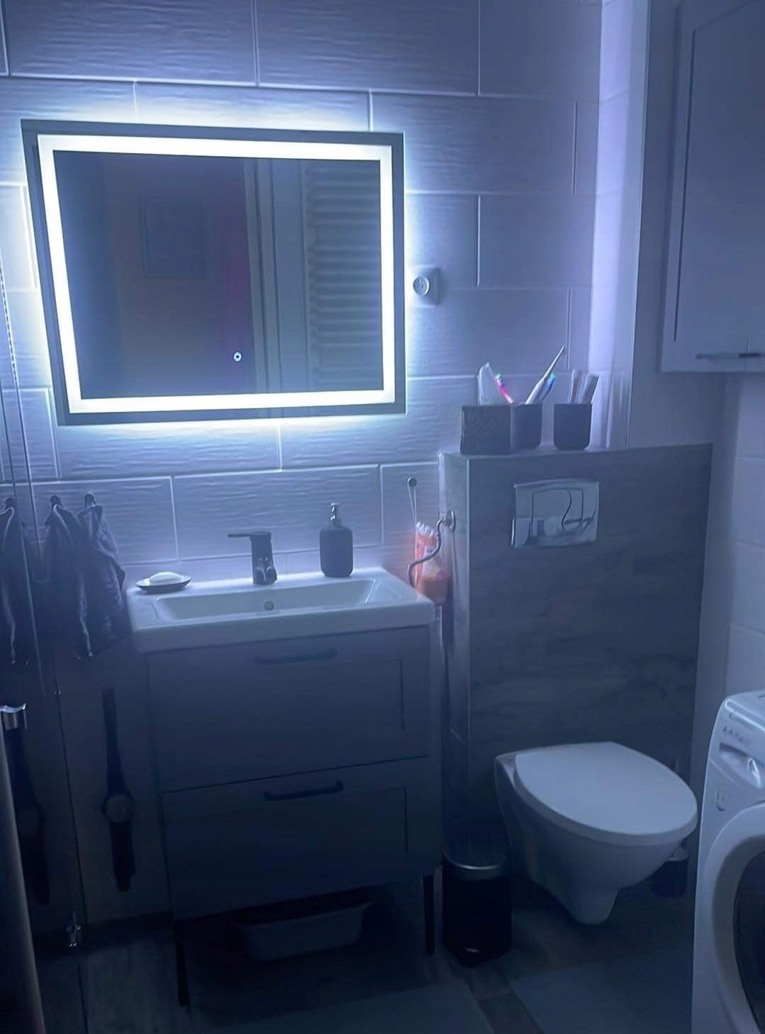 LUSTRO LED 80x60 ŁAZIENKOWE PODŚWIETLANE LEDOWE WŁĄCZNIK DOTYK PREMIUM Marka Metanoia Lustra Led