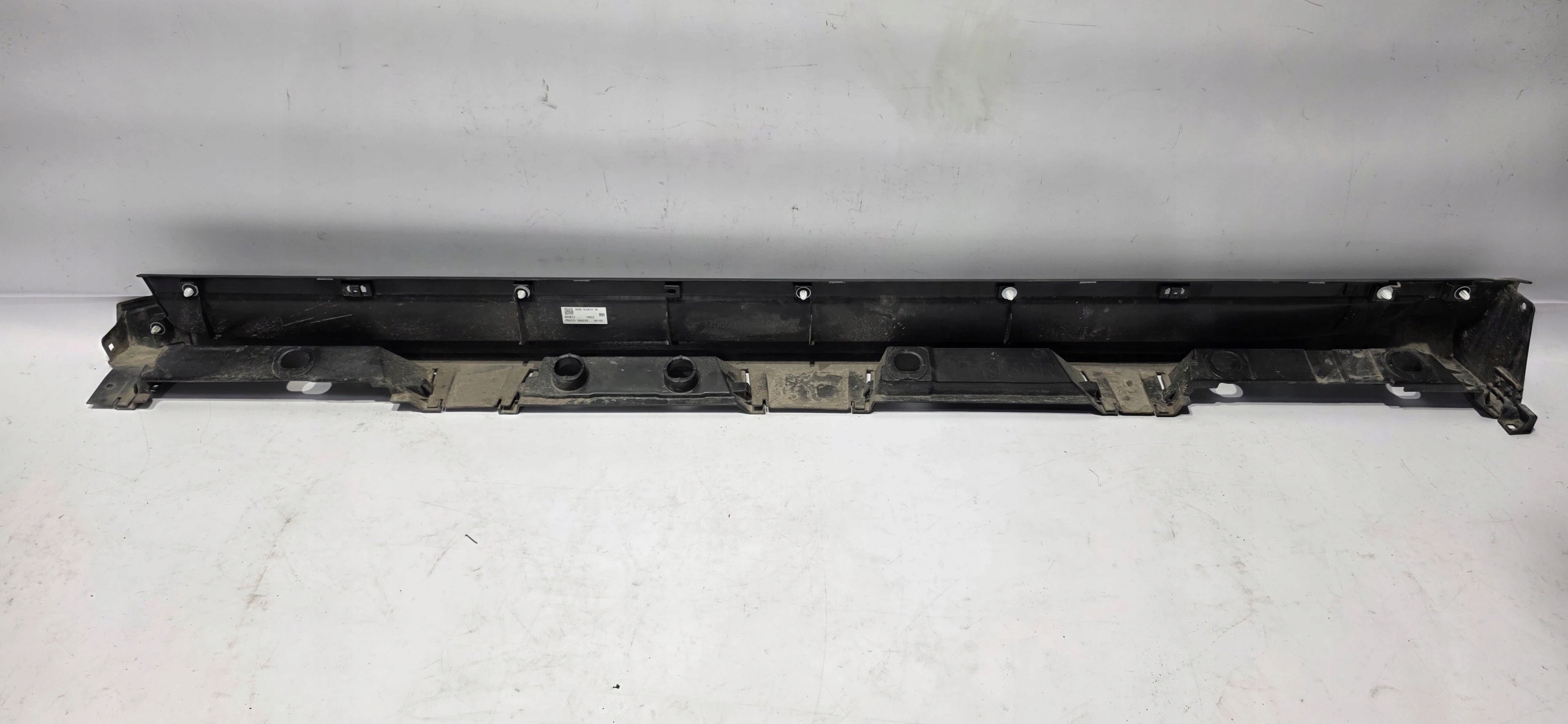 moulding threshold right LEXUS LBX 23- original 75850-52110