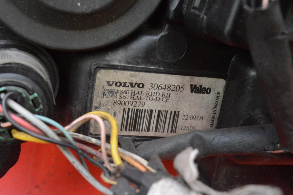 REFLEKTOR right light front EU 30648205 VOLVO S60 1 and LIFT 04-09