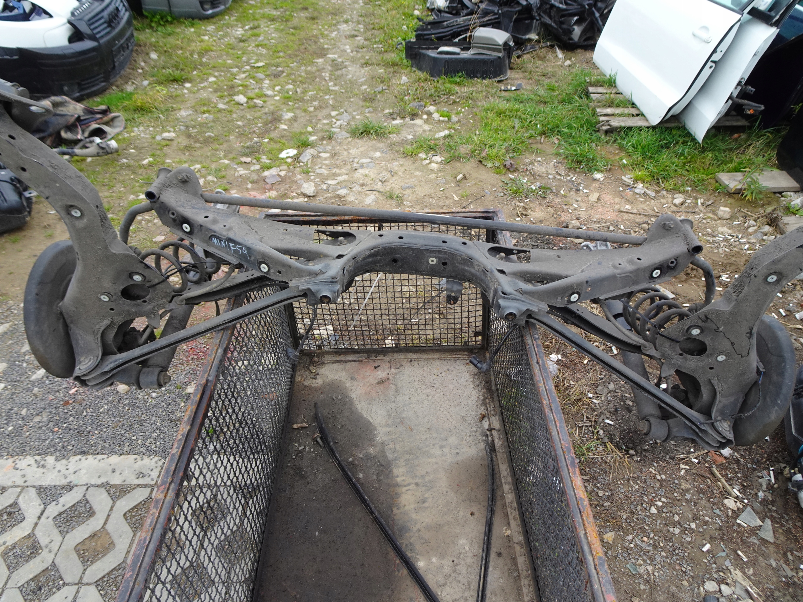 MINI CLUBMAN F54 Belka zawieszenia tył