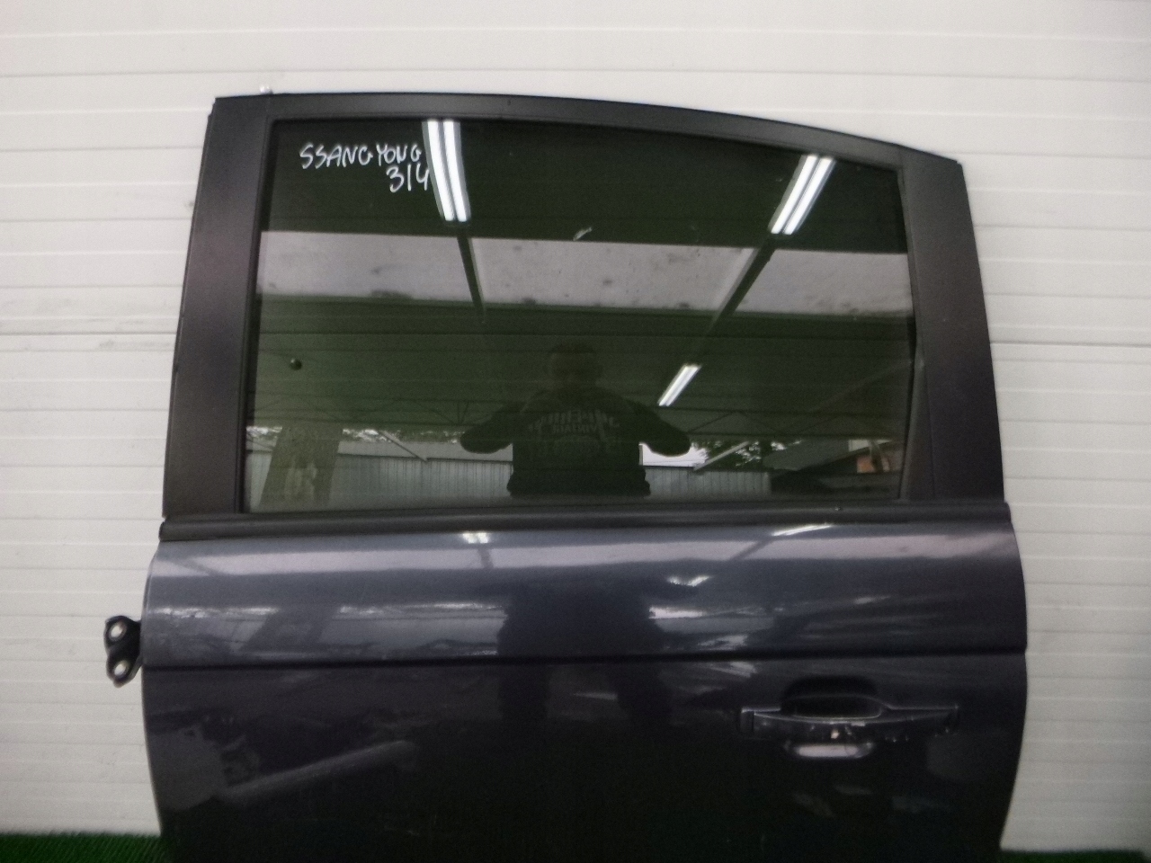 SSANGYONG RODIUS door rear. left complete rear part