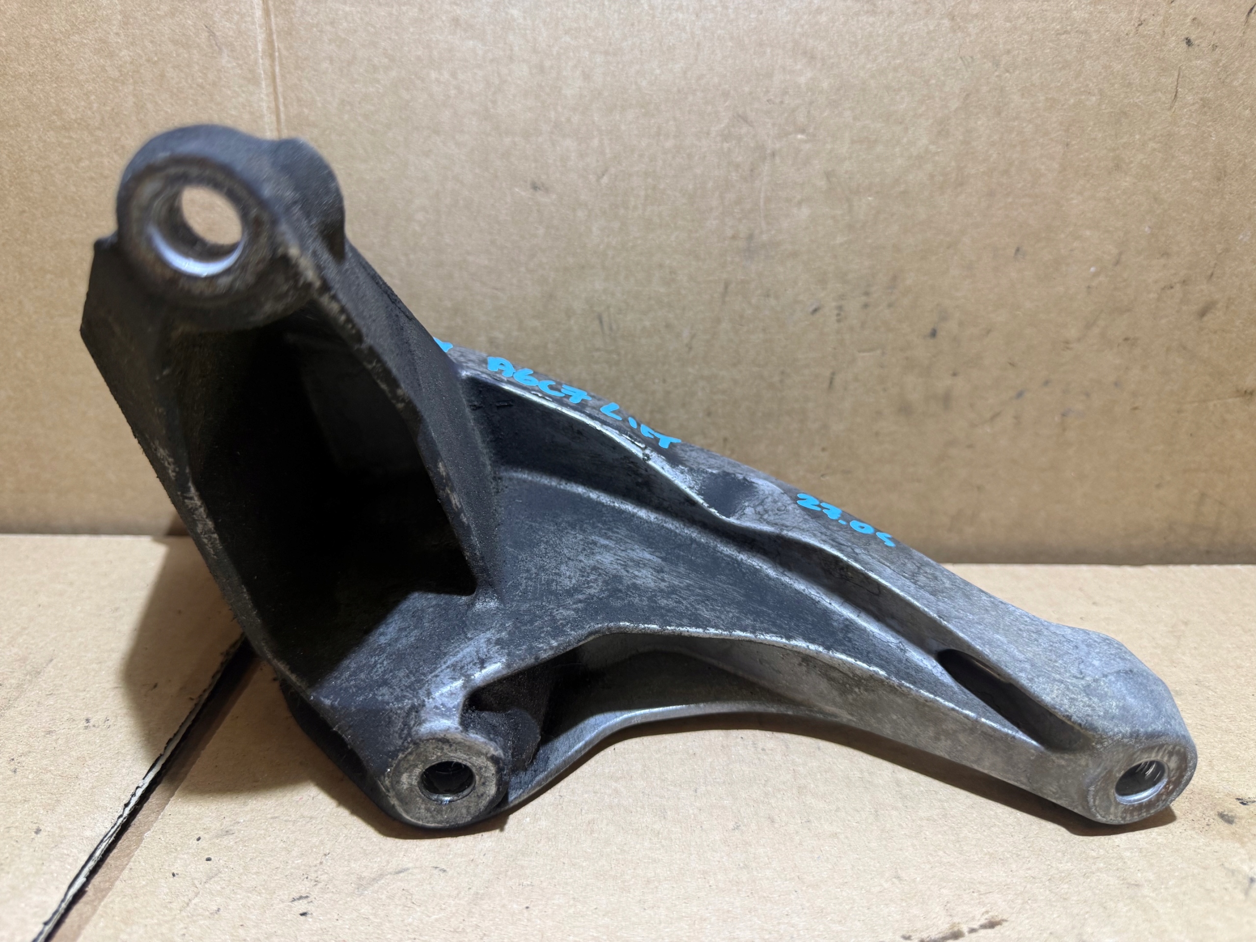 AUDI A6 C7 LIFT 2.0 TDI holder engine mount 4G0199307Q