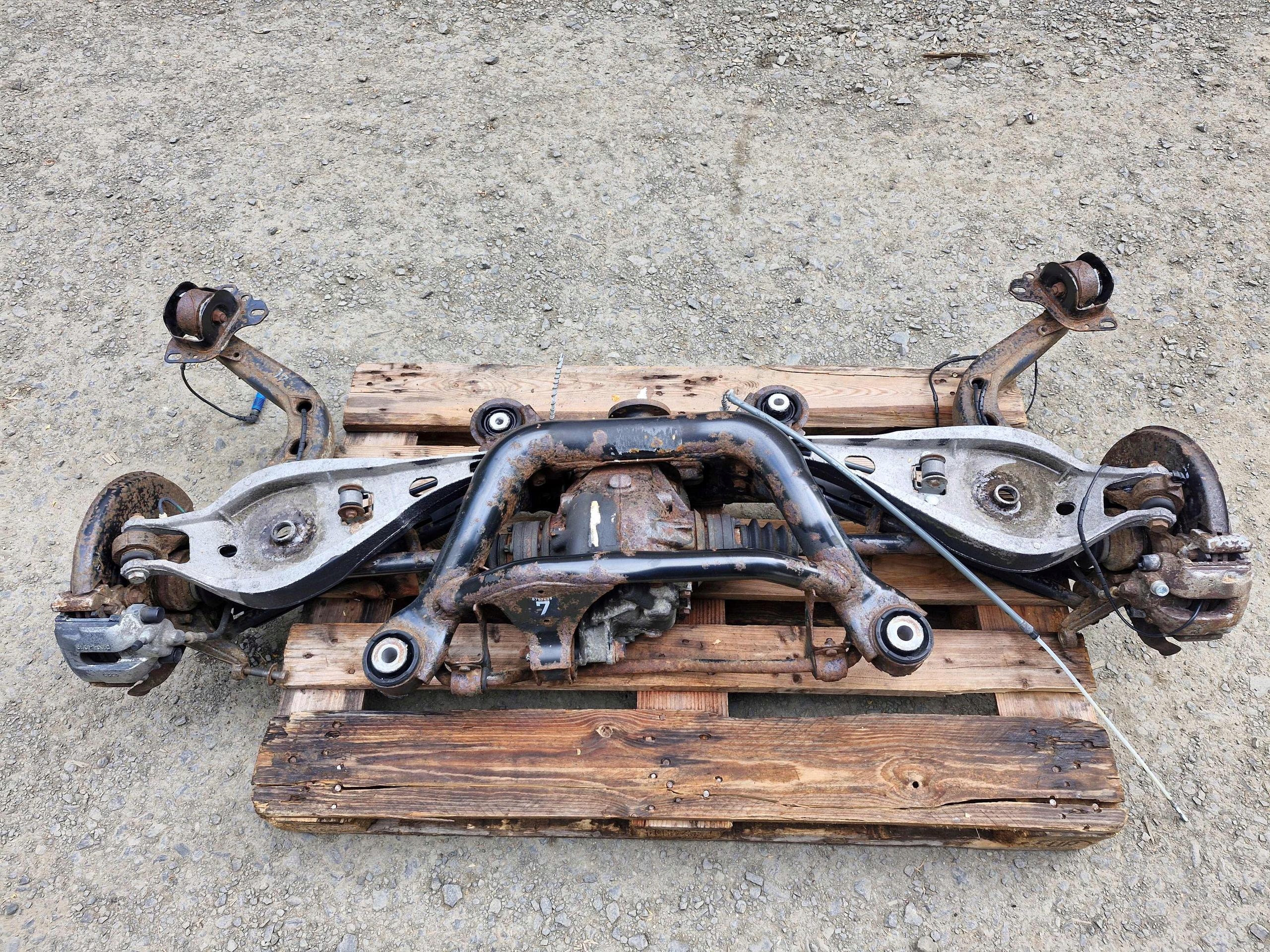 7509779 BMW E46 sususpension sider axle beam rear part rear. diff KOMPLET 3.38