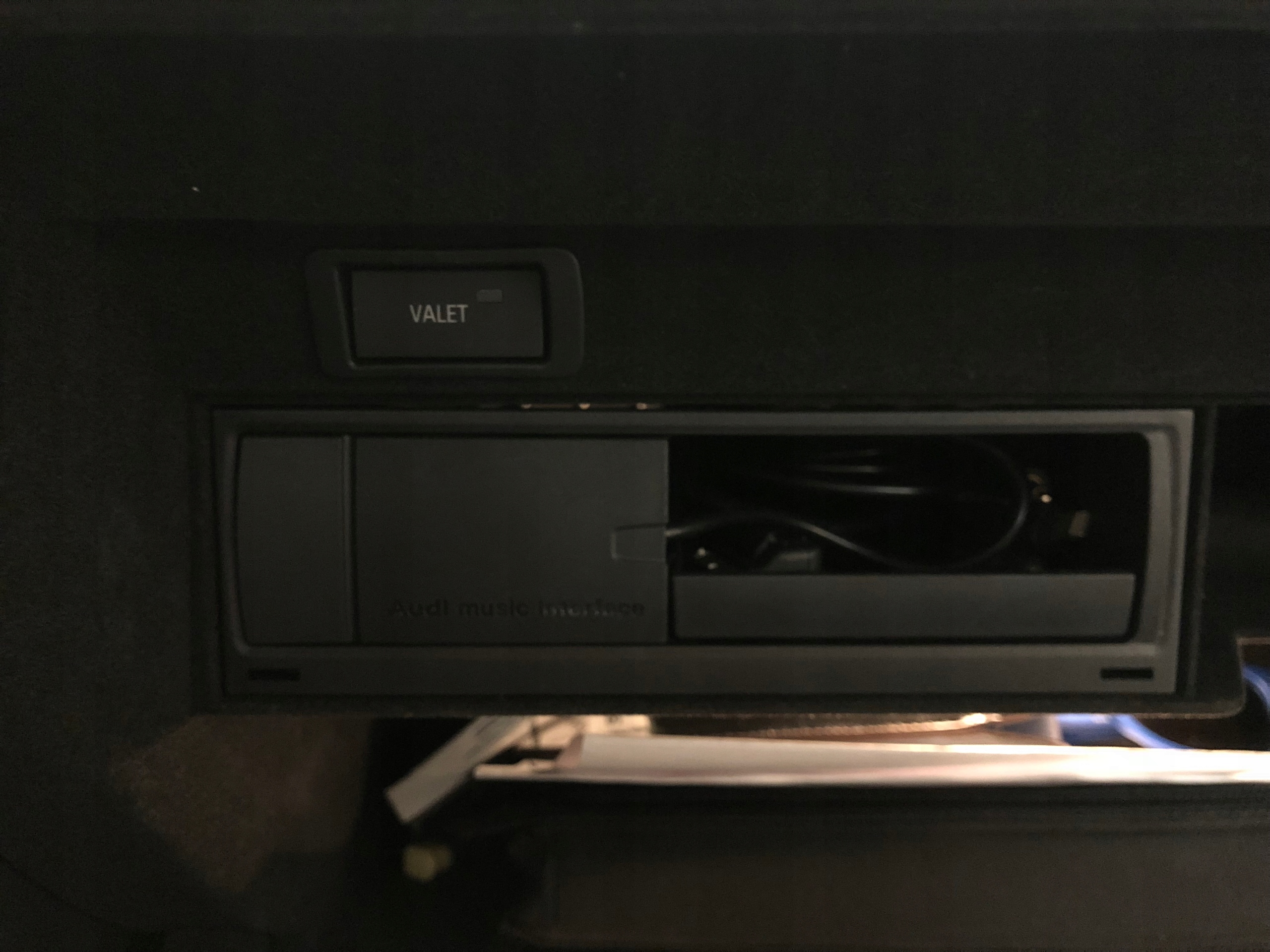 Музыкальный интерфейс Audi для системы MMI 2G Audi Q5(8R)