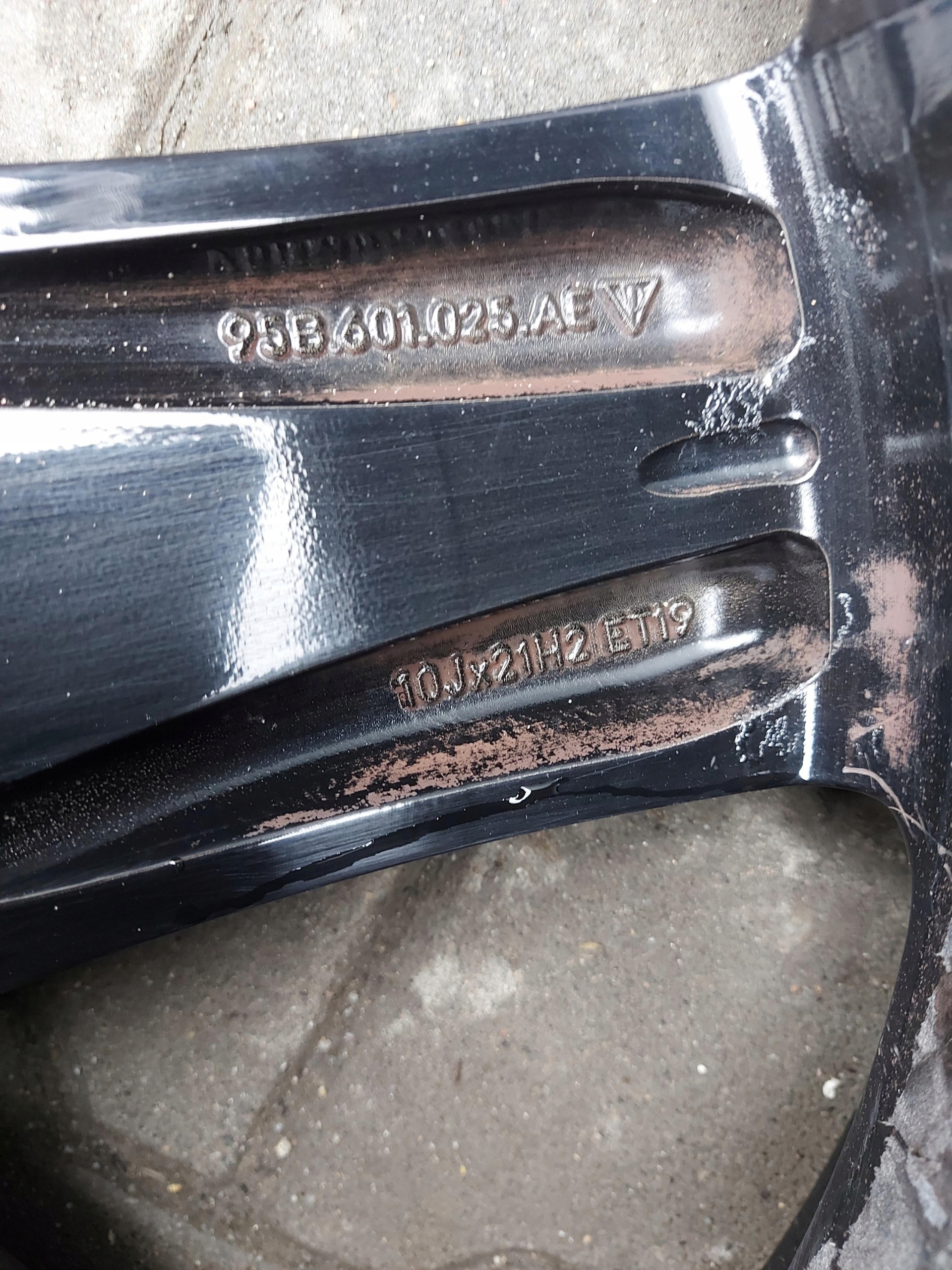 PORSCHE MACAN S 95B kolo disk 10Jx21 295/35 R21 Pirelli