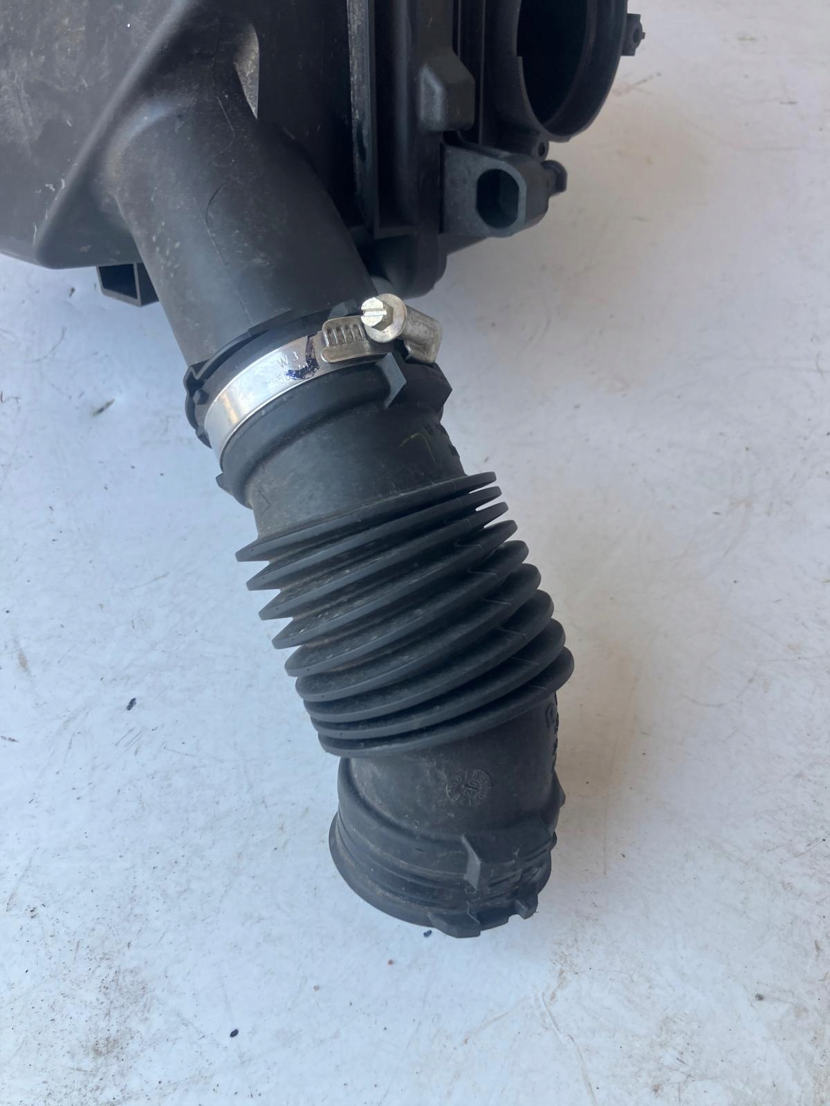Gehäuse filter luft RENAULT CLIO V 1.0 TCE 165004357R