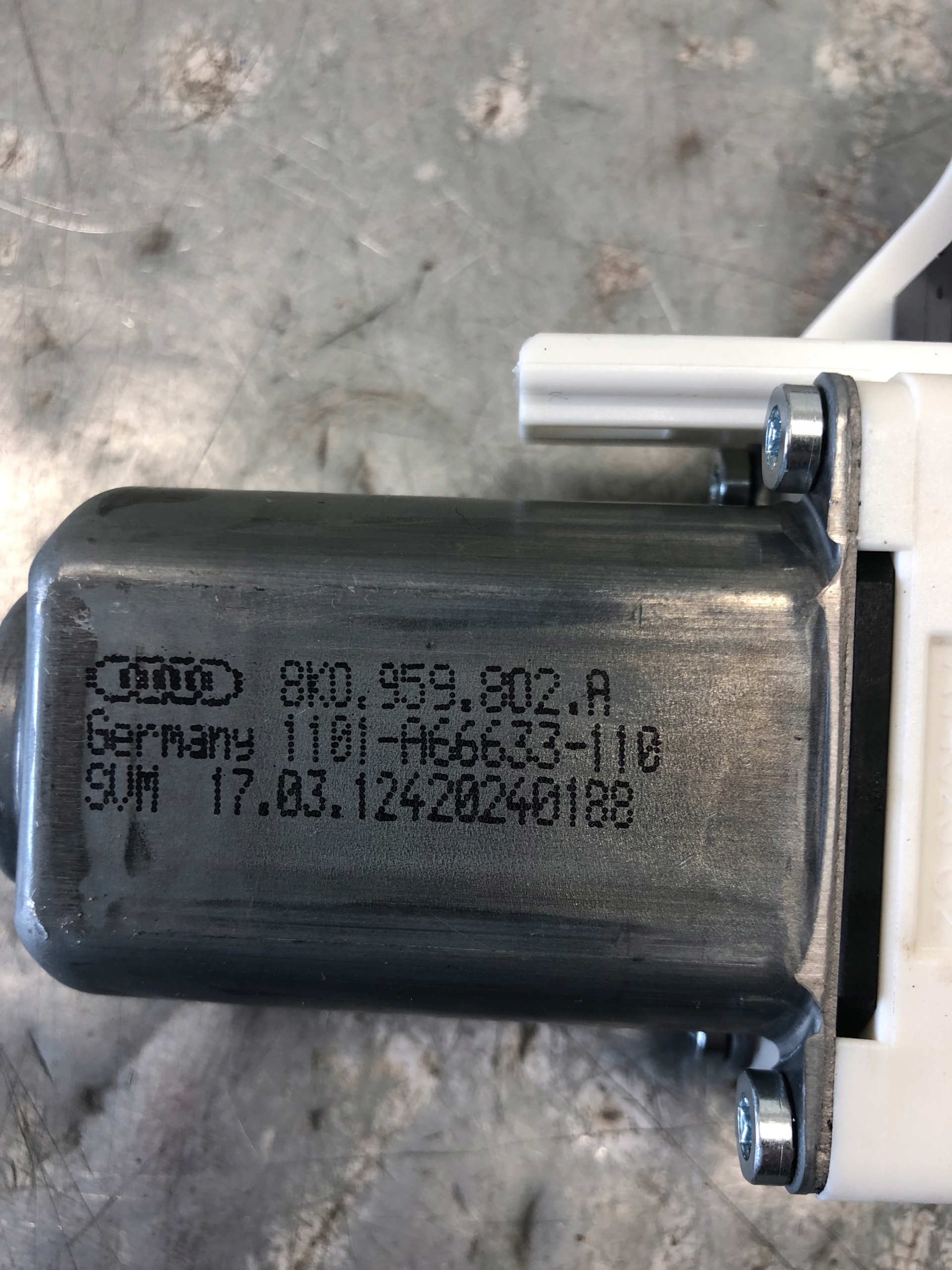 mini motor windows right front AUDI A4 B8 LIFT 8K0959802A