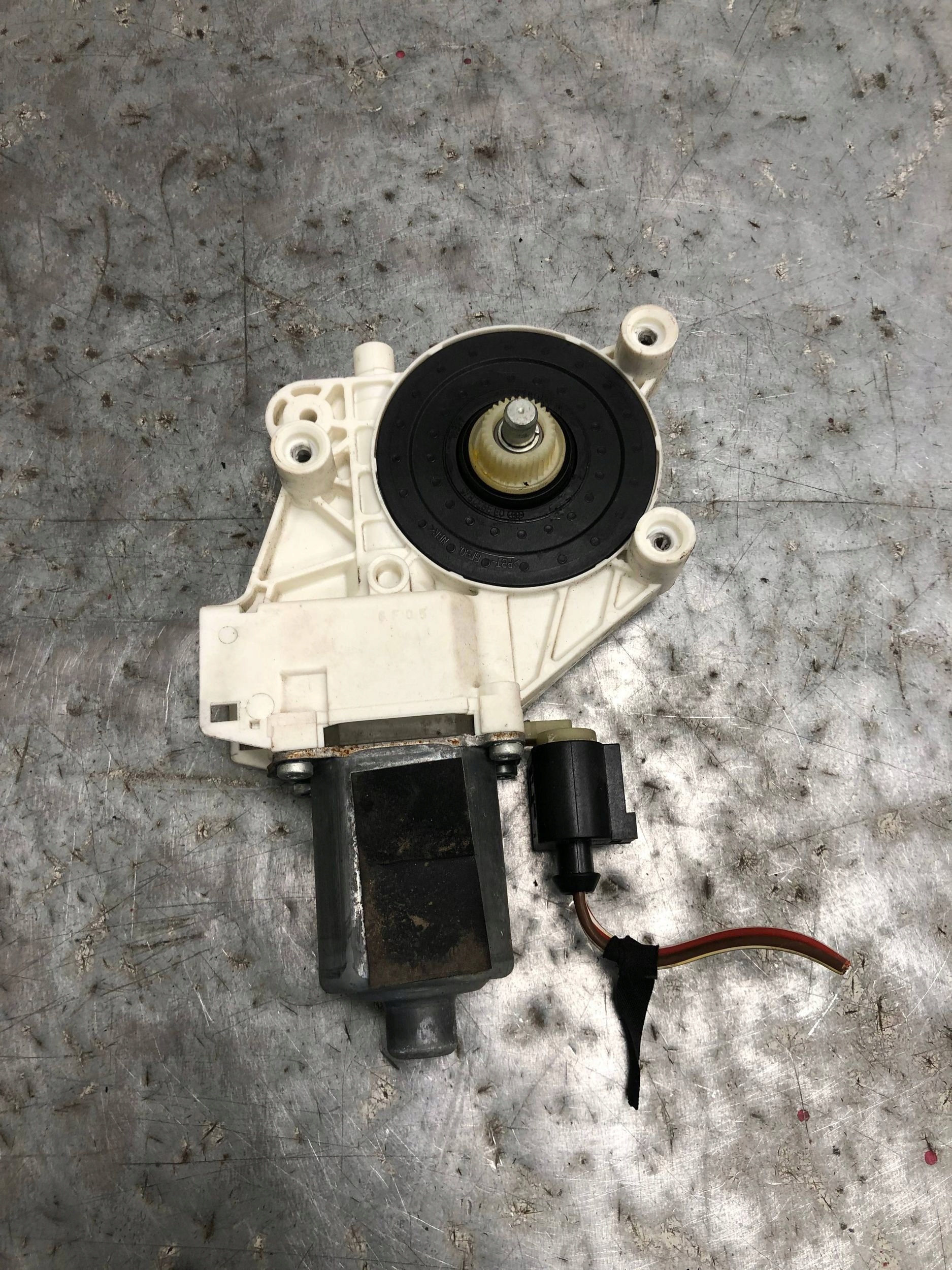 mini motor windows right front MERCEDES W906 A0068205542