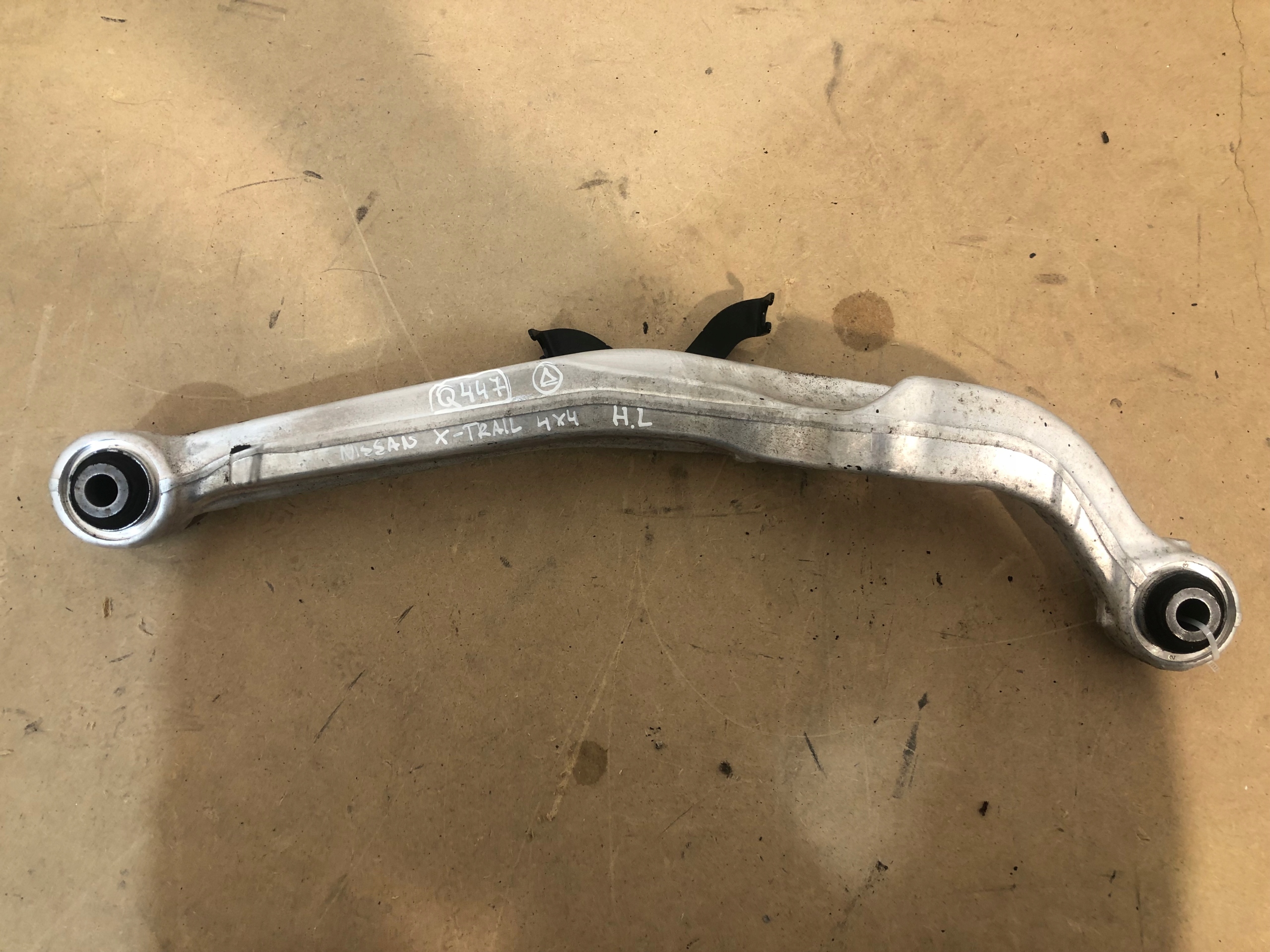 NISSAN X TRAIL T32 Querlenker hinten links SREDNI