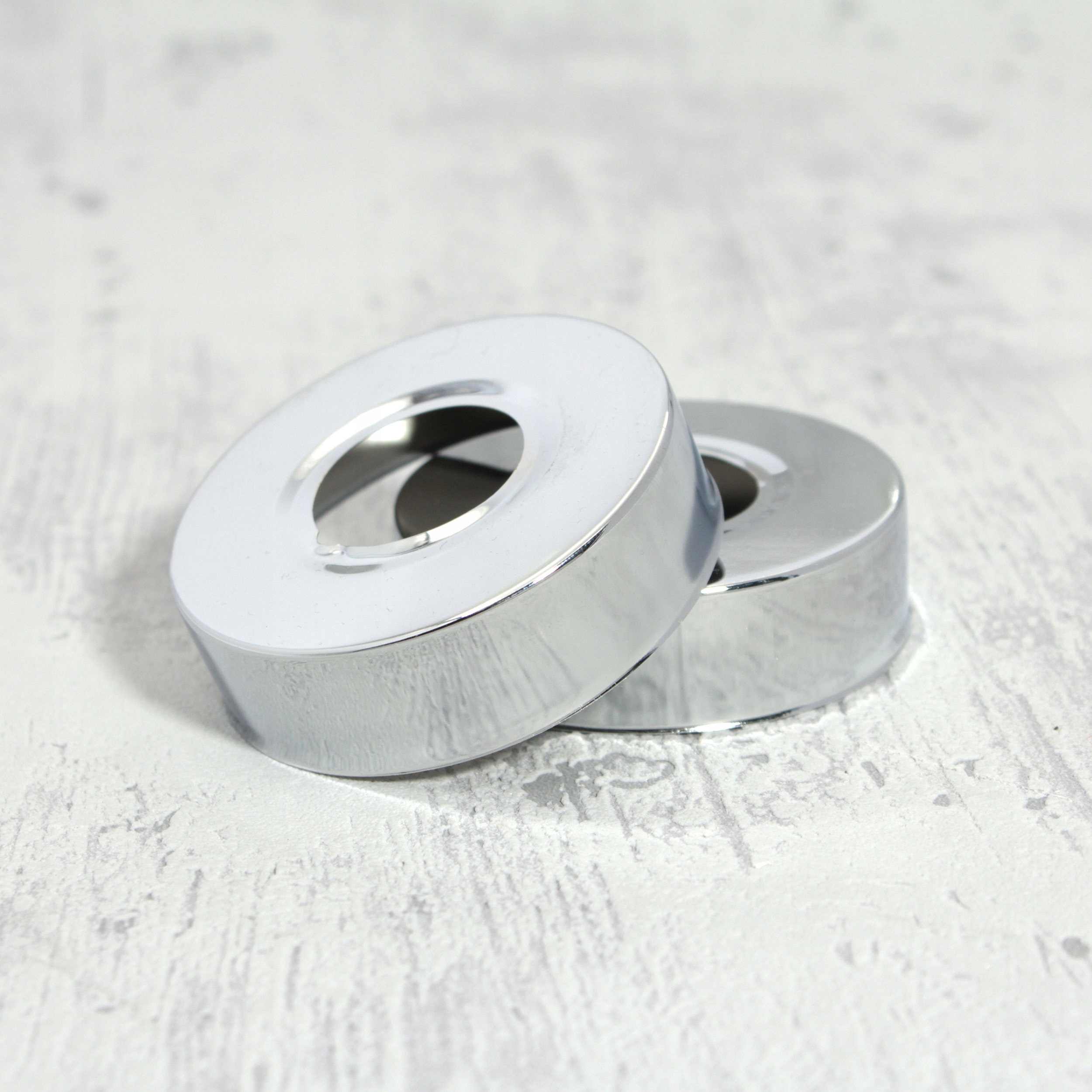 Rozety do baterii okrągła 3/4" maskownica KOMPLET EAN (GTIN) 5907775504281