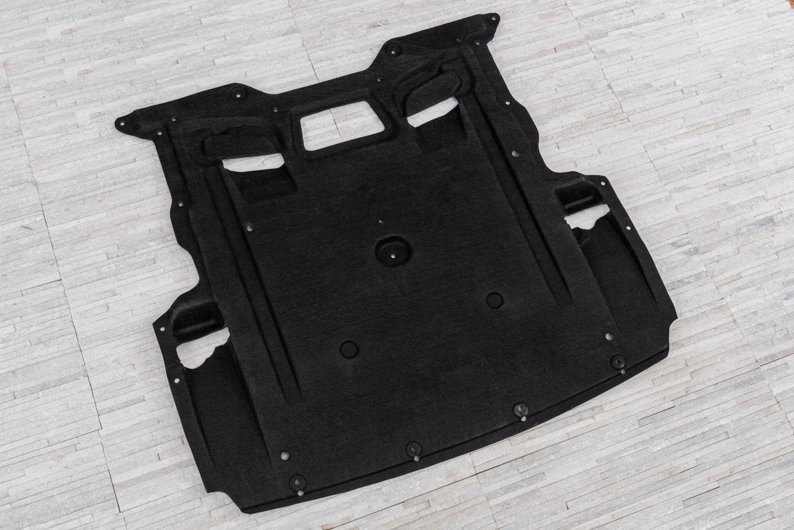 BMW SERIA 5 F10 2009-2017 MATERIAŁOWA OSŁONA SILNIKA 51757185113 Strona zabudowy przód