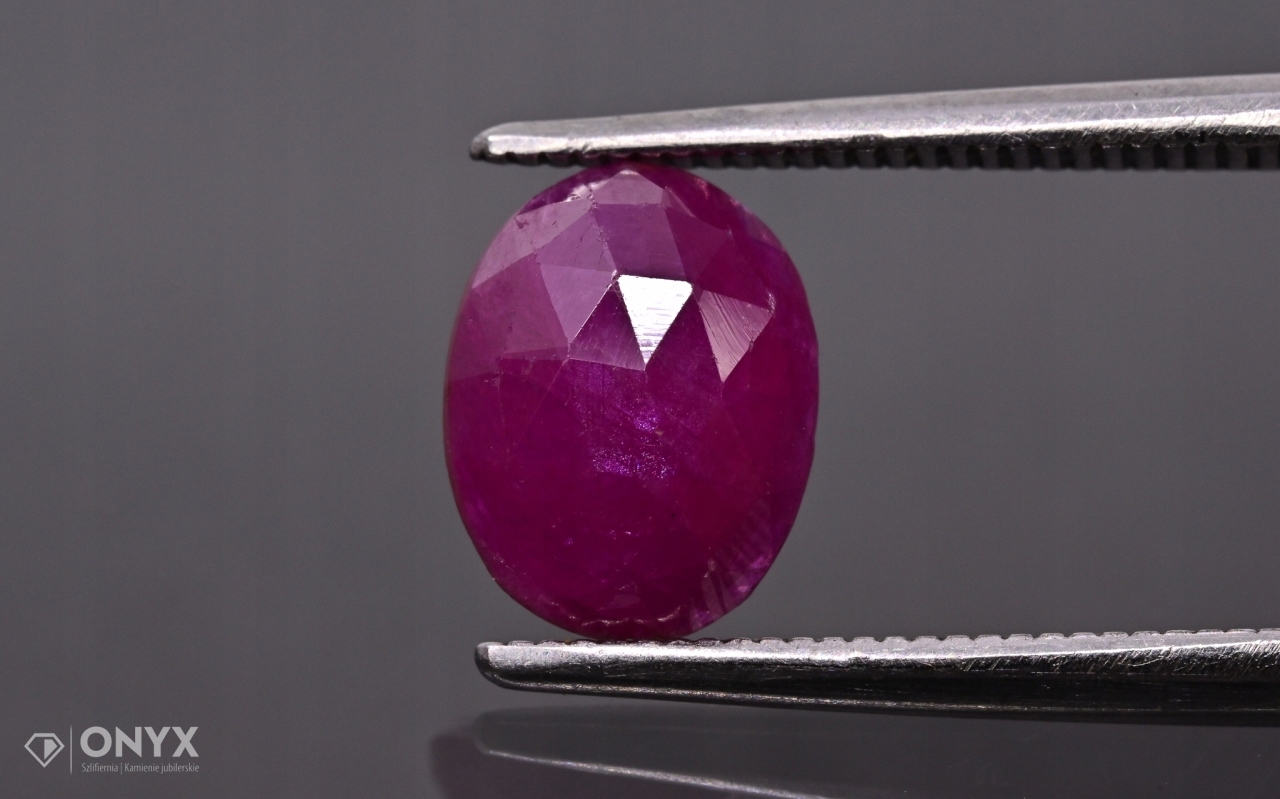 Rubín fazetovaná rozeta ovál 8x6 mm
