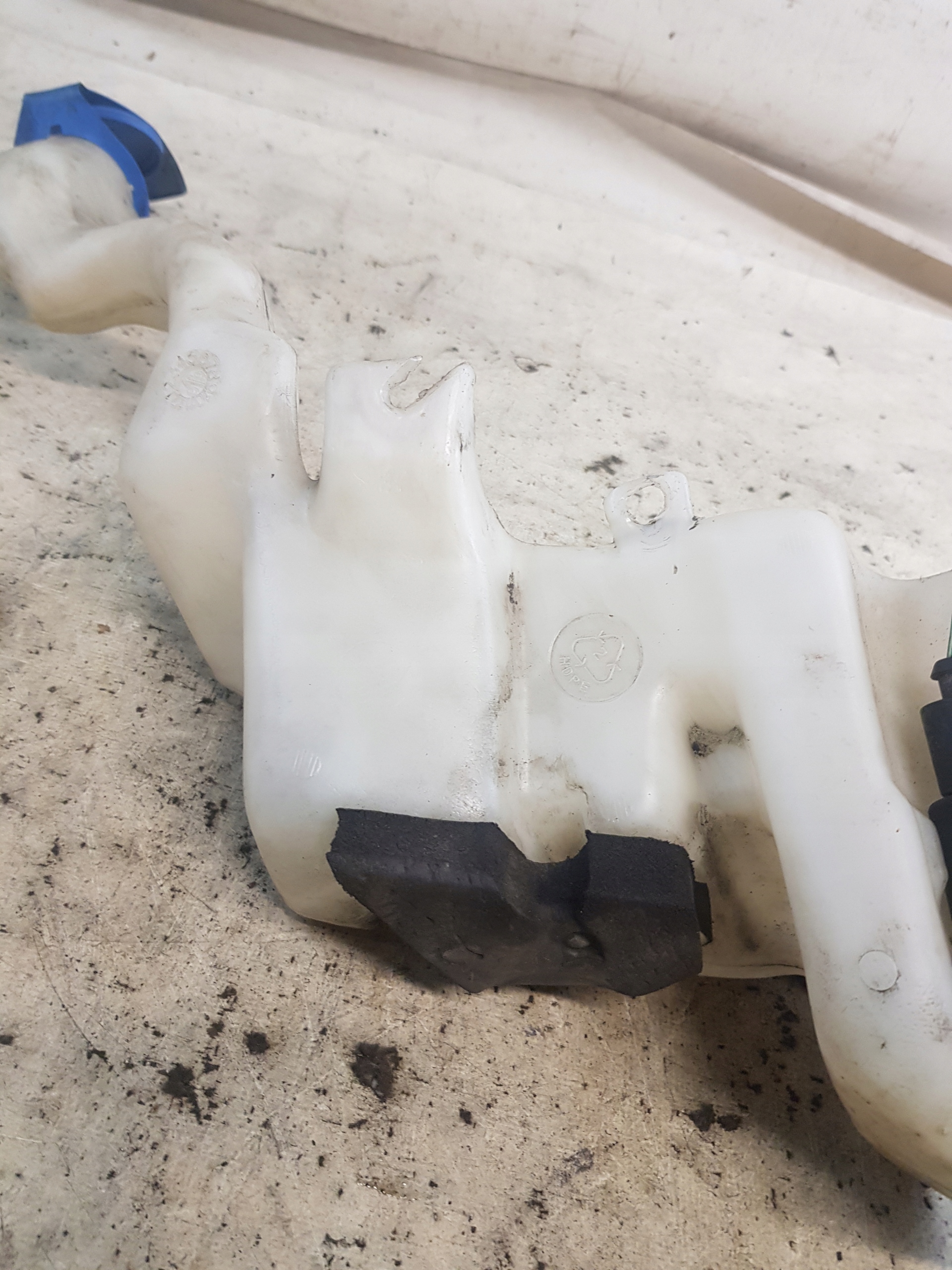 VW NEW BEETLE washer fluid tank 1C0955453D + pump