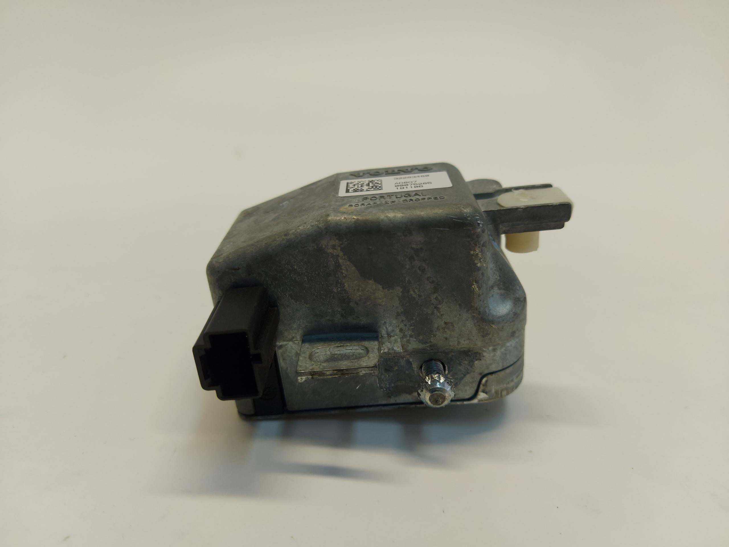 Volvo XC90 II blocking rygiel steering wheel steering wheel 32283480