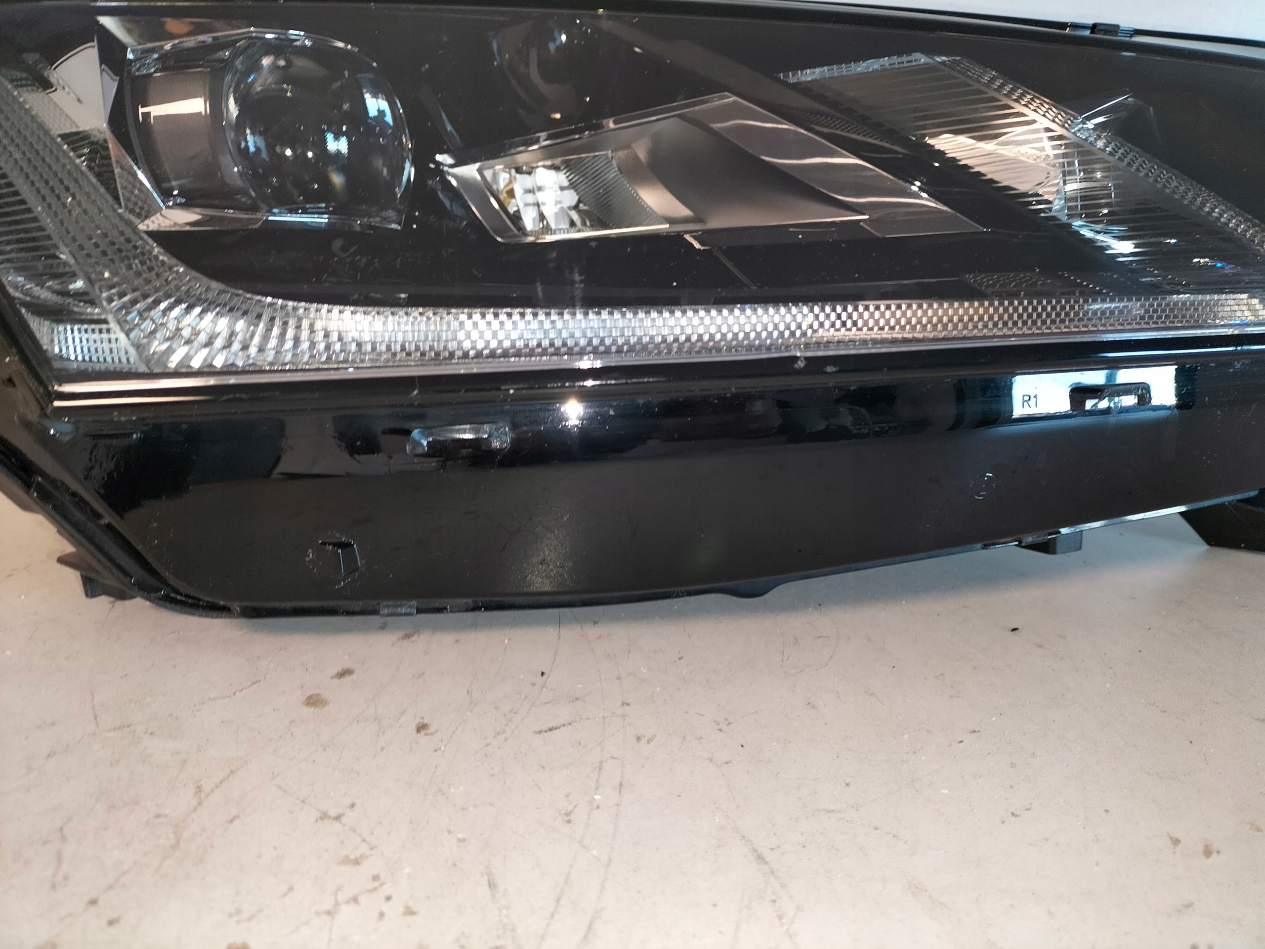 light front reflektor right SKODA OCTAVIA 4 IV 19- FULL LED