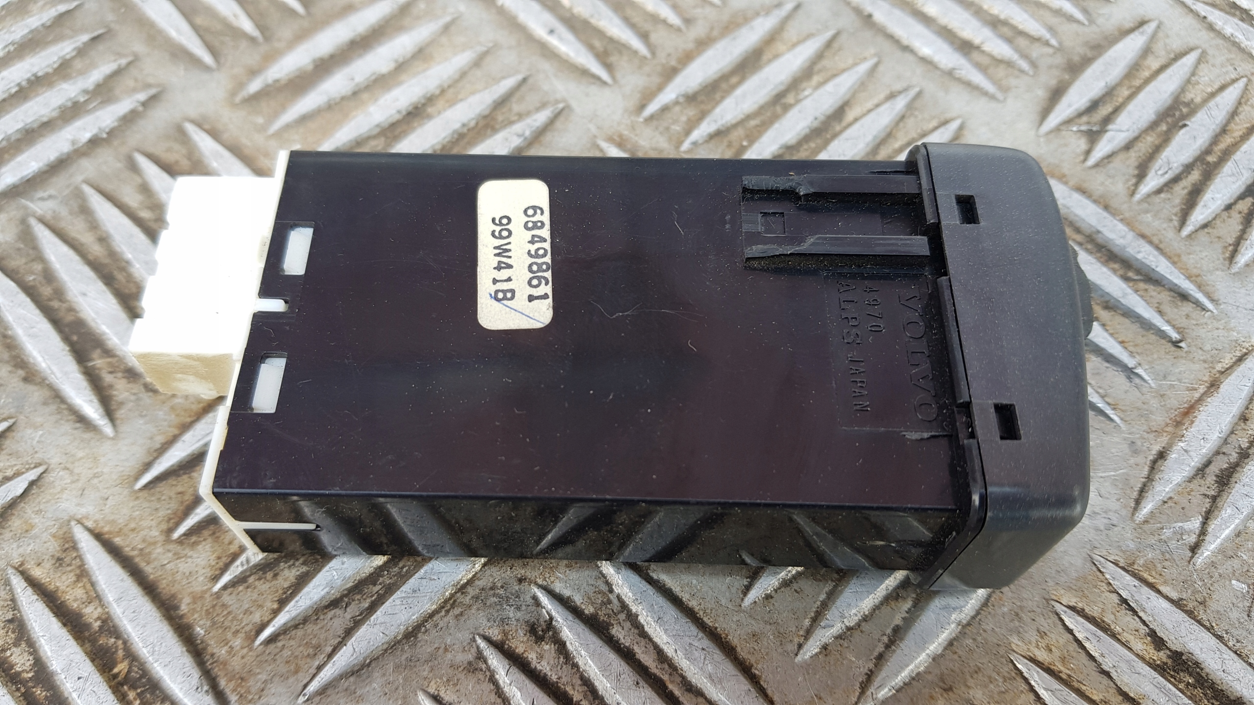 VOLVO V70 and switch control of the lights 6849861