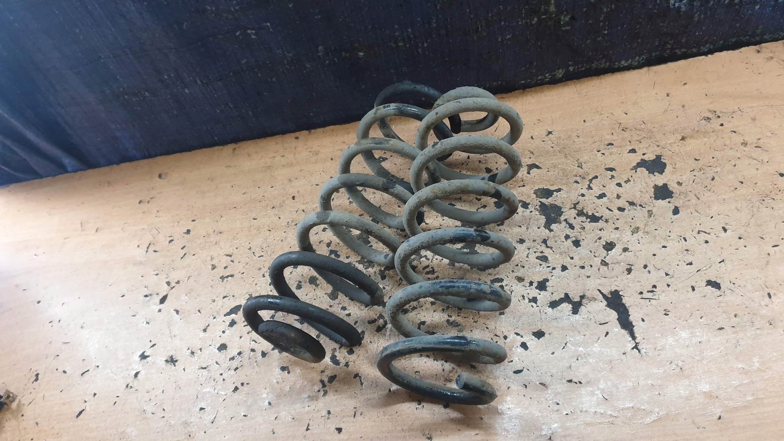 AUDICA95 - AUDI A8 D2 пружины подвески задний комплект