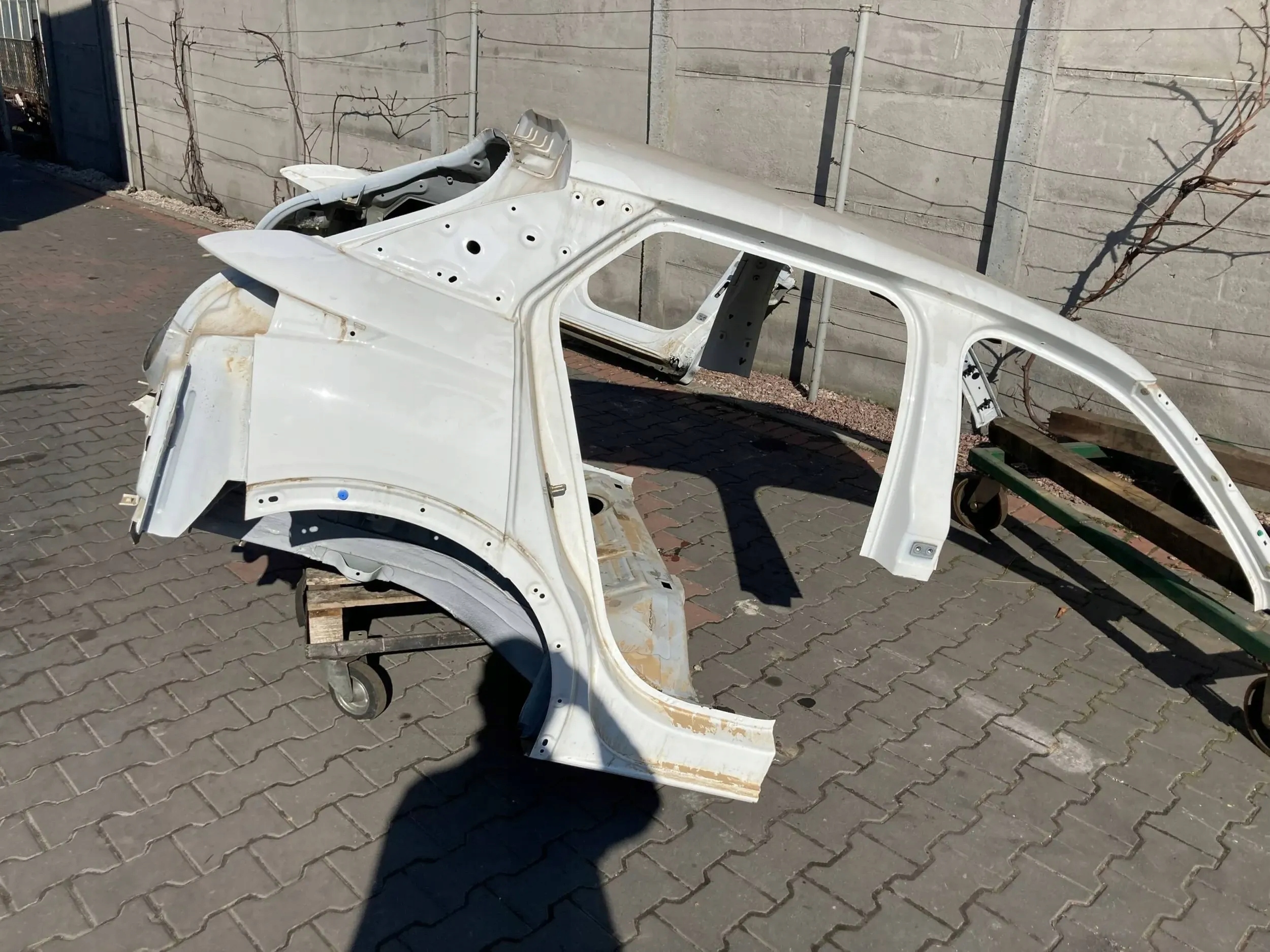 DS Automobiles 3 Crossback 2020 Pas tył błotniki