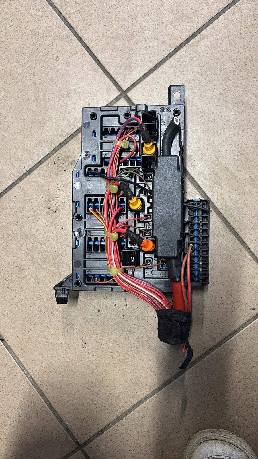 module control unit compartment of fuses BMW MINI F56 9270355