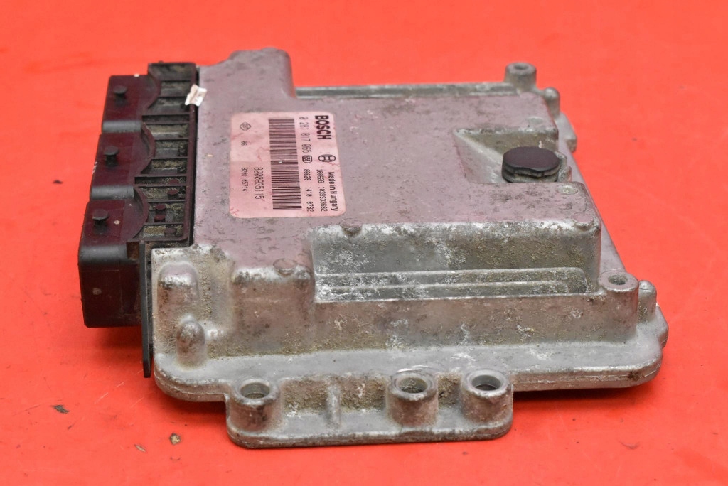 control unit computer of the engine 8200935115 RENAULT TRAFIC 2 II 2.0 DCI 115 KM