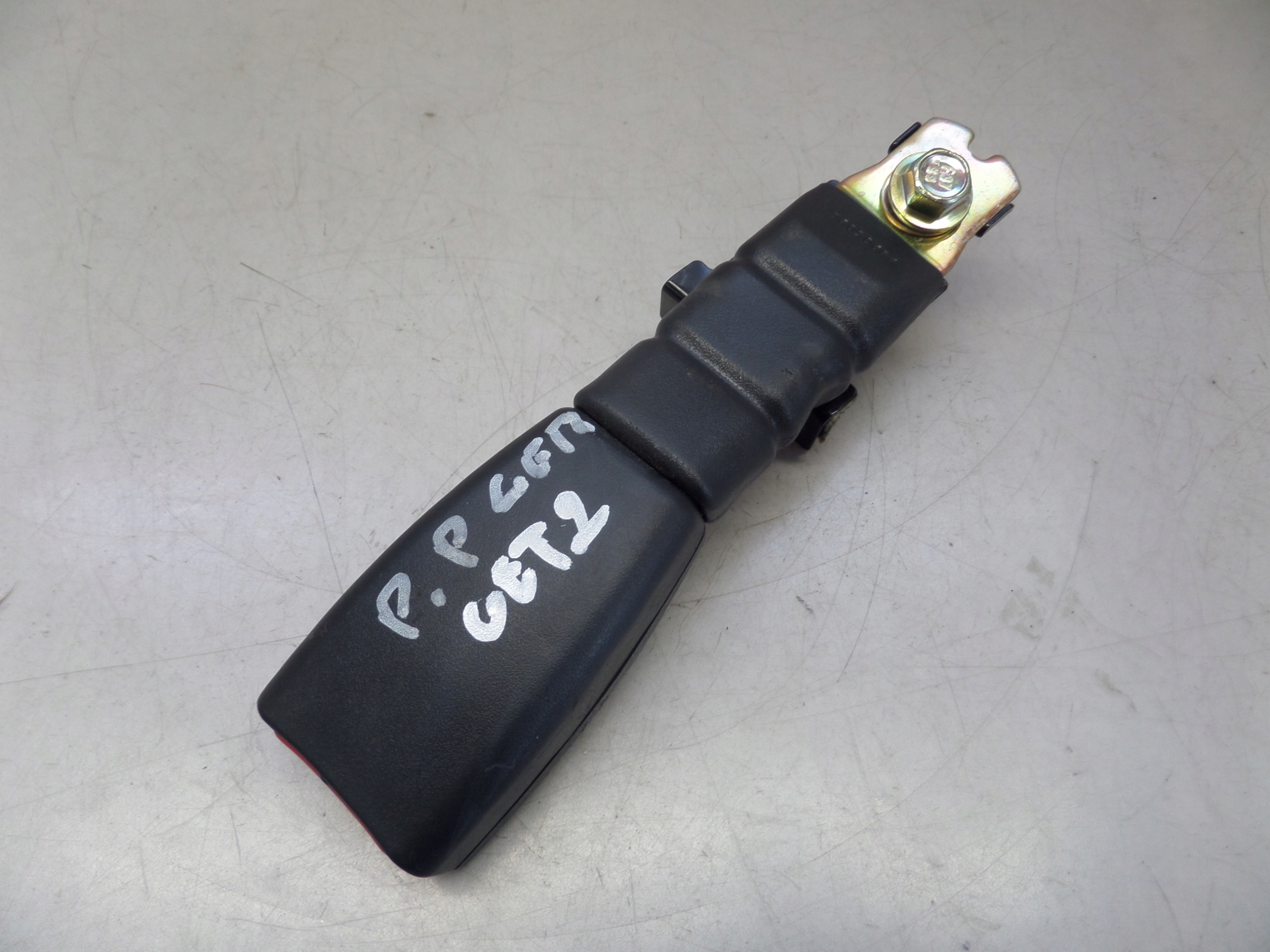 ЗАСТЕЖКА ПРЯЖКА ПАНЕЛИ ПРАВА ПЕРЕД HYUNDAI GETZd