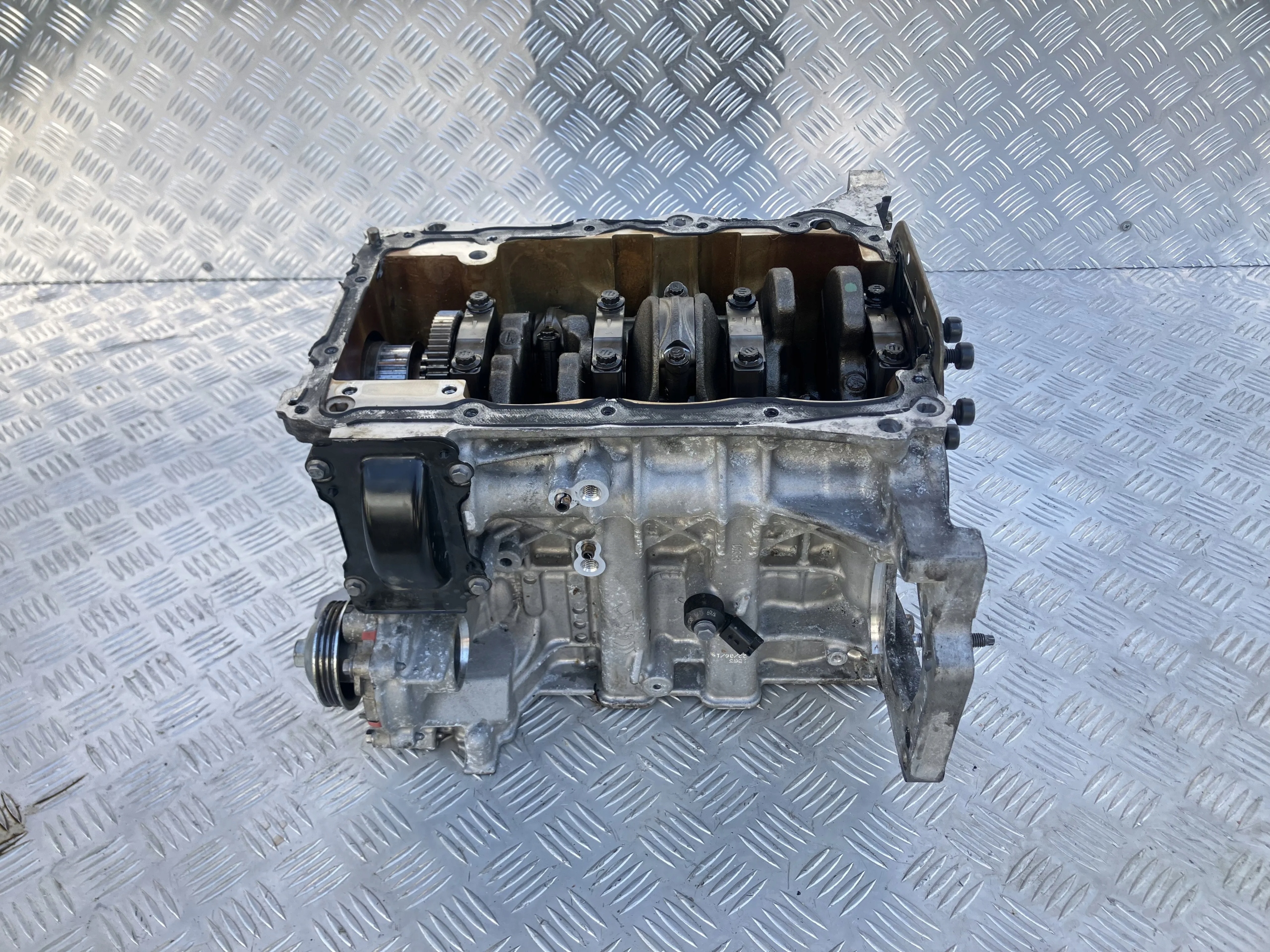 BLOK SILNIKA DÓŁ WAŁ TŁOKI OPEL GRANDLAND X 17- 1.2 THP HN05 10XVA8