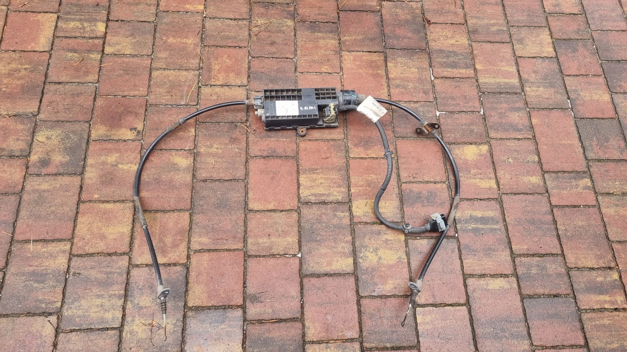 ЕЛЕКТРИЧНЕ РУЧНЕ ГАЛЬМО MASERATI GHIBLI