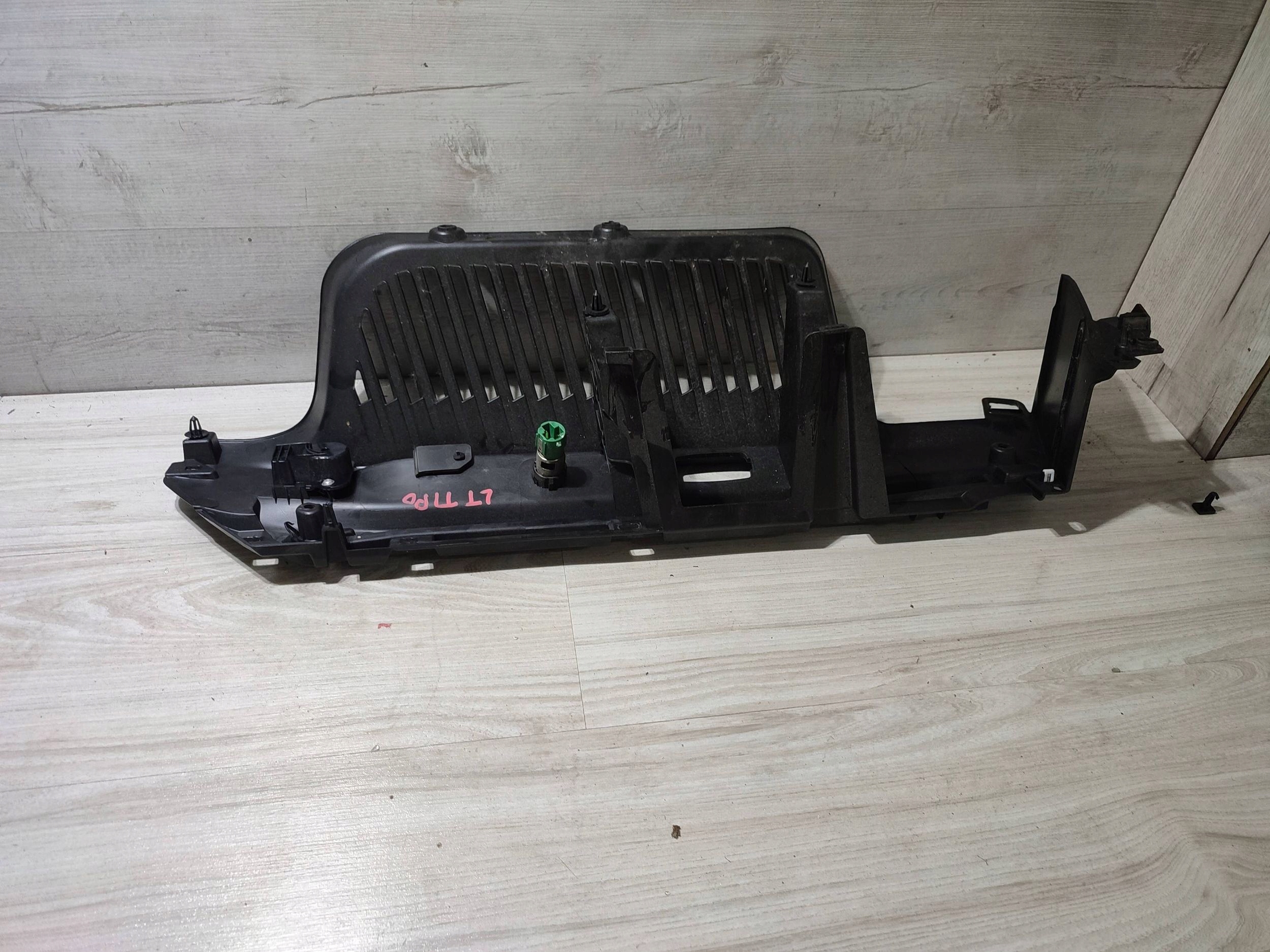 Fiat Tipo 2018 rear part left holder bracket polki rolety boot