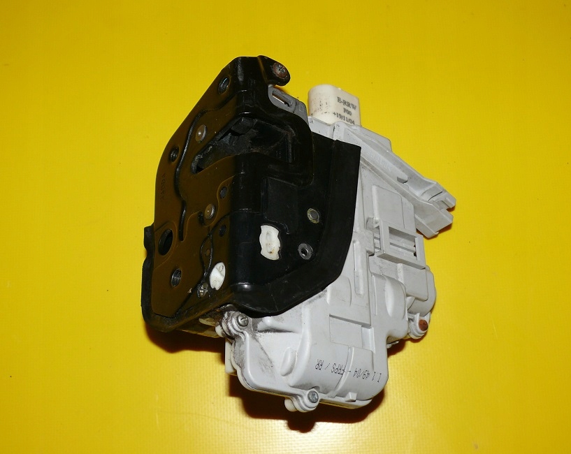 lock door right front AUDI A6 C6 04-08r. EUROPA 7 vertical 4F1837016