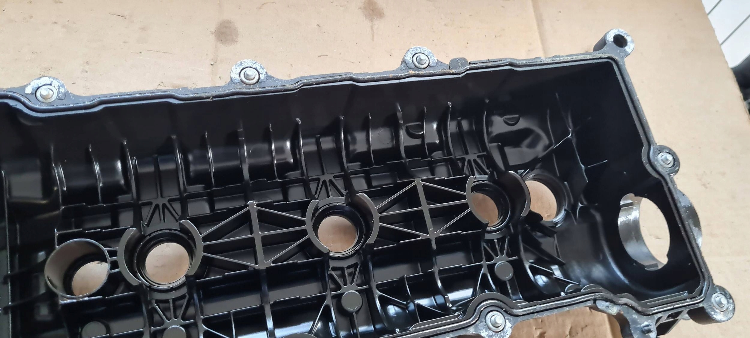 Chrysler Pacifica 2022 Abdeckung der Ventile rechts DES MOTORS 3.6 04893802AI