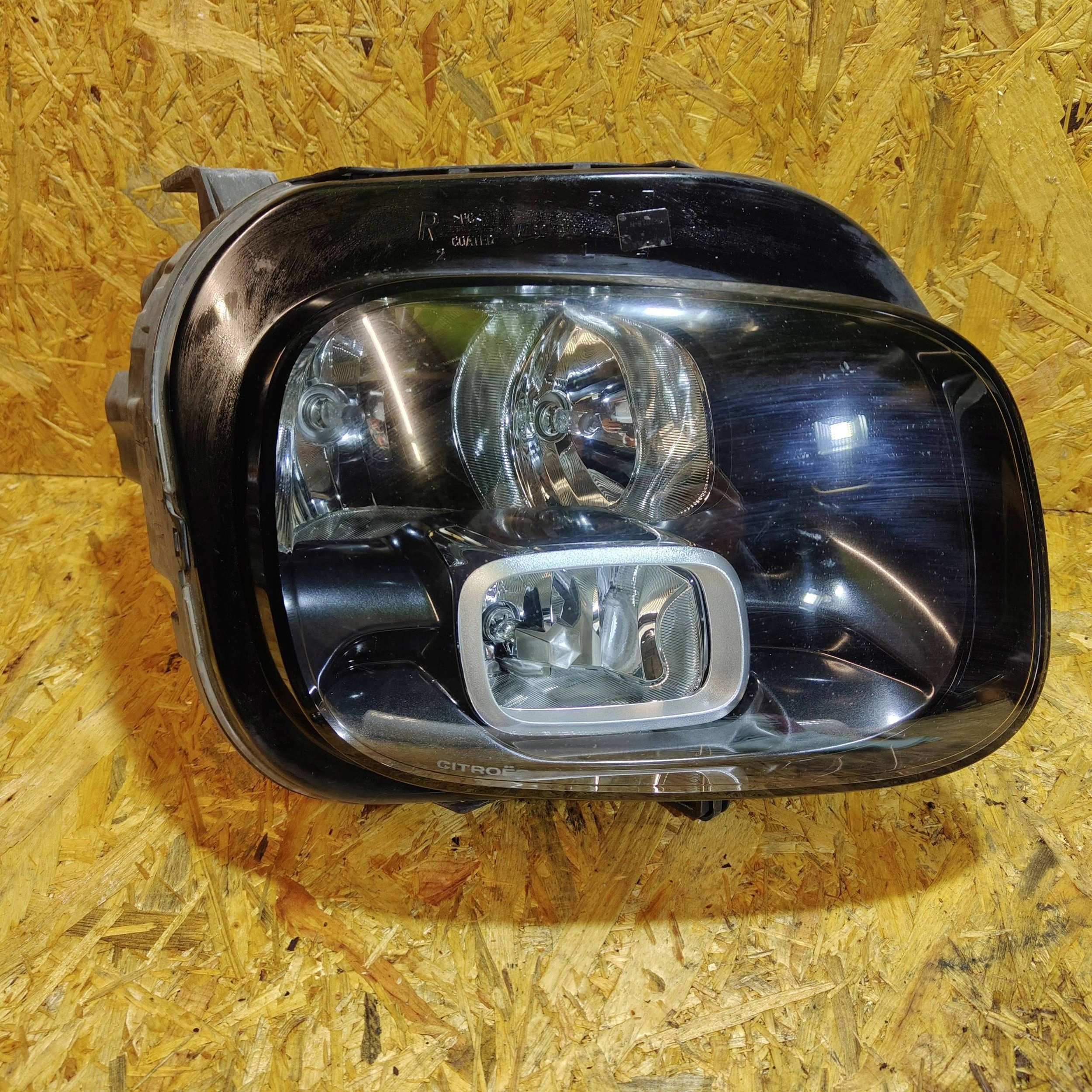 Reflektor front side right Citroen C3 Aircross 13468647