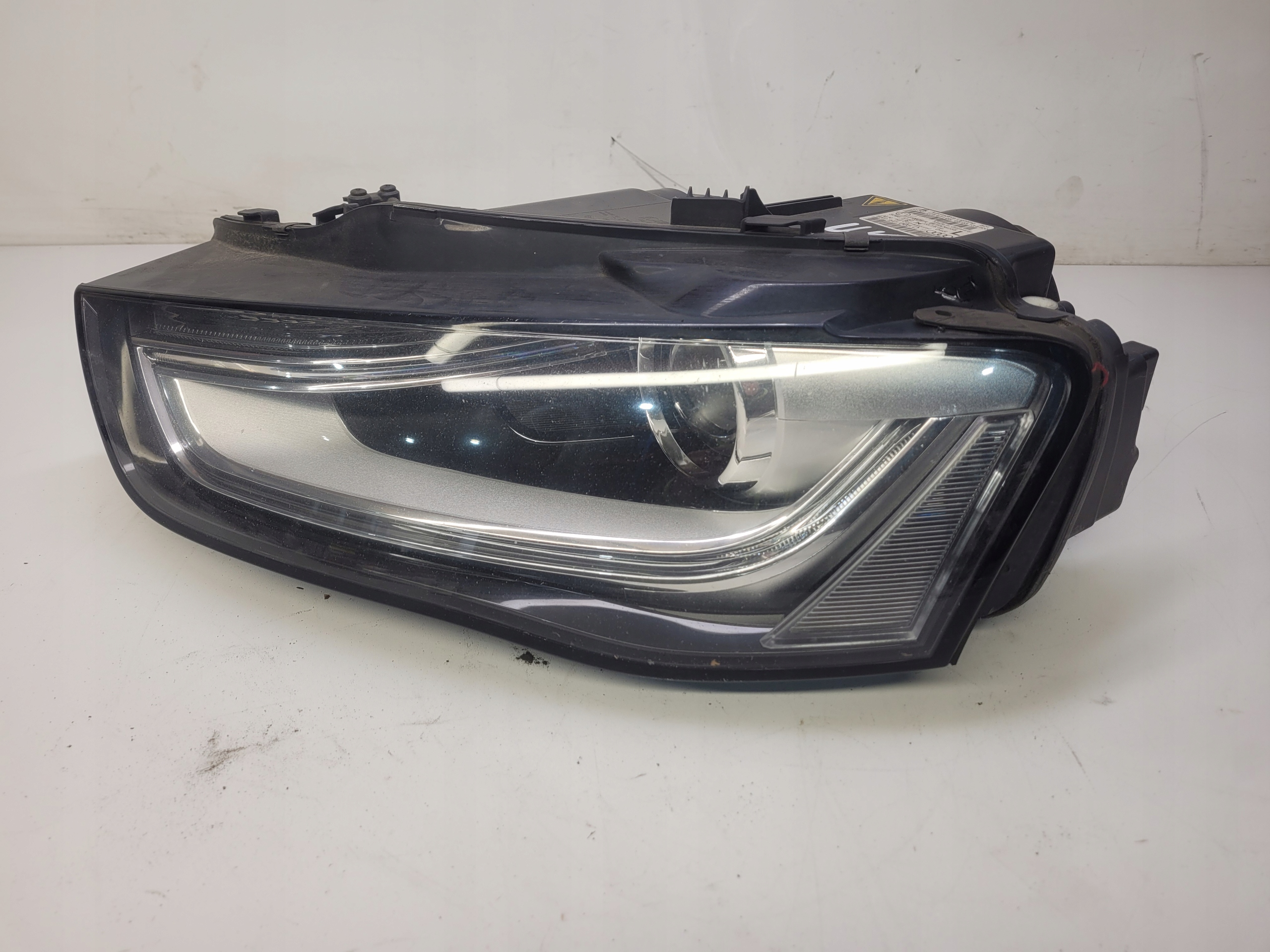 REFLEKTOR LEWY PRZÓD AUDI A4 B8 LIFT UK 8K0941005D Typ samochodu Samochody osobowe